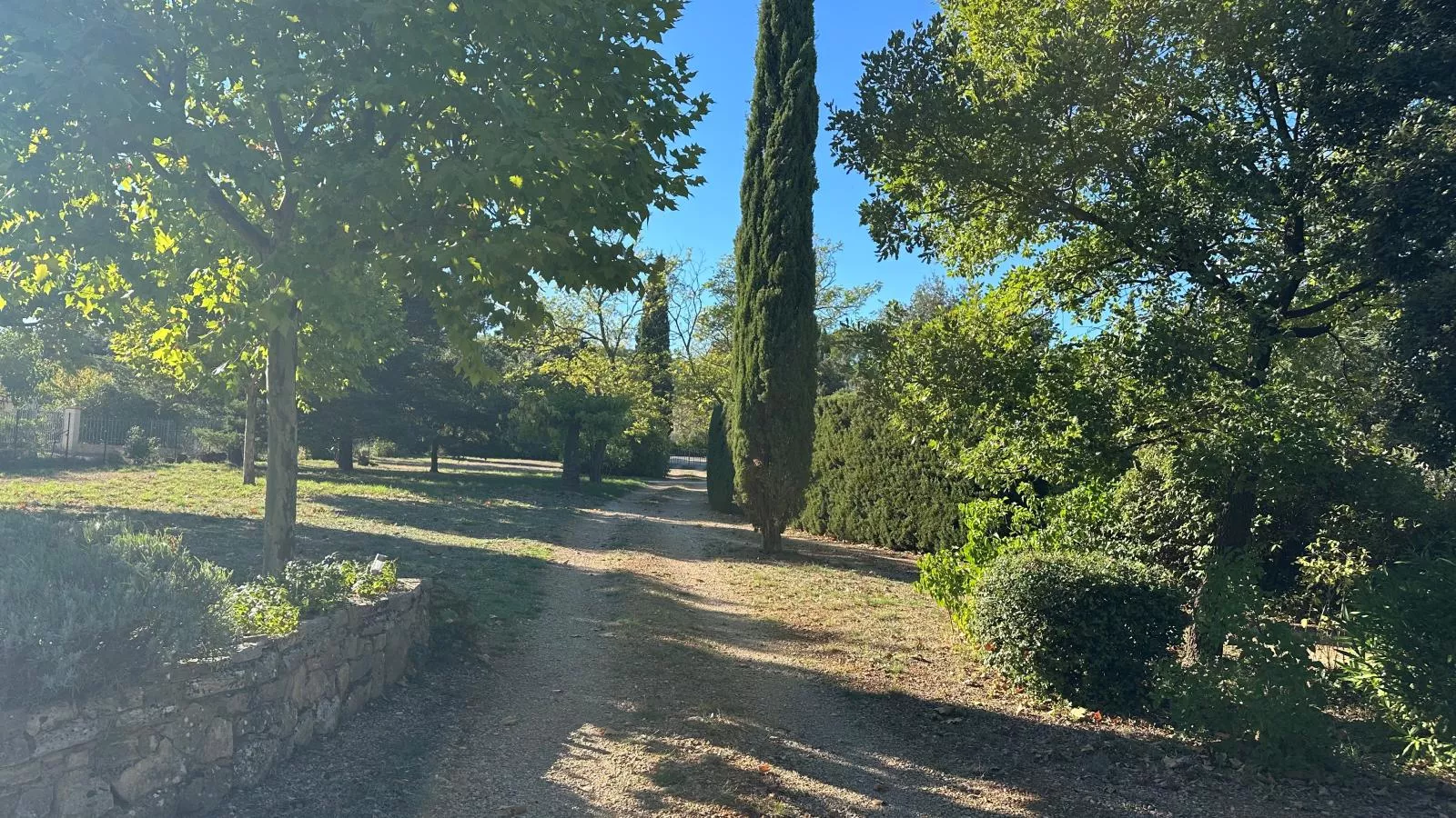 Le clos de la Tuf-Gardens in summer