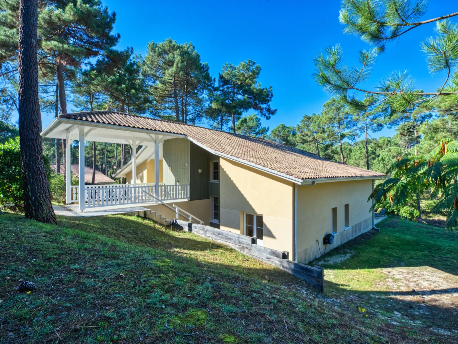 Atlantic Green-Outside