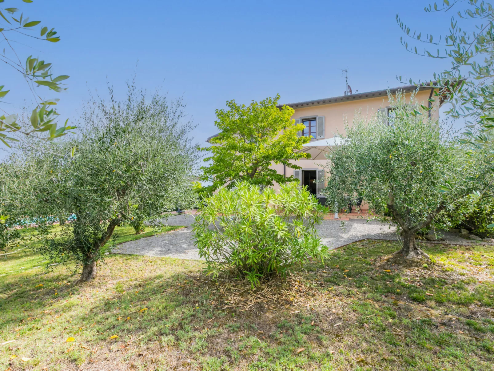 Vecchio Forno-Outside