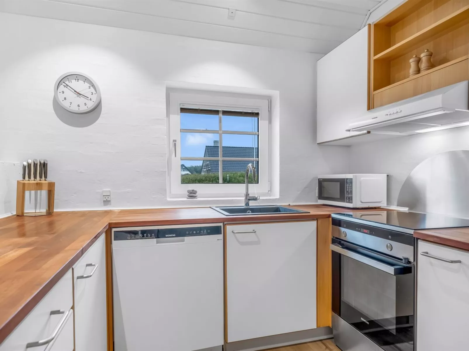 "Amber" - 300m from the sea-Inside