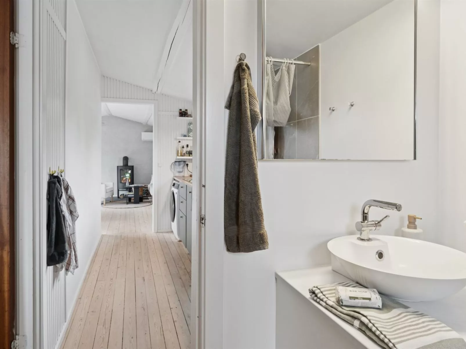 "Gun" - 300m to the fjord-Dedans