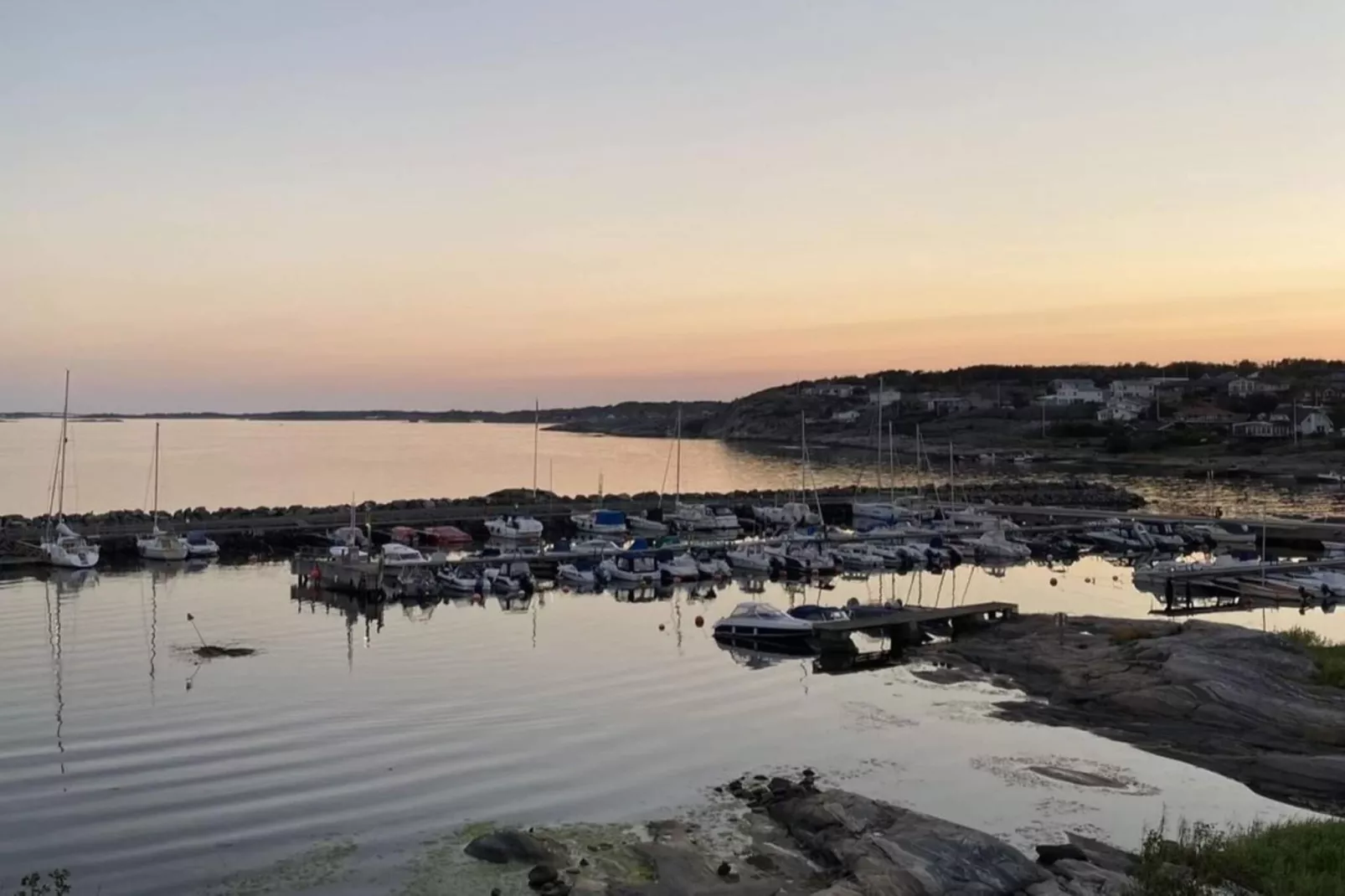 Strandhaus in Sandvik mit Pool-Im Freien