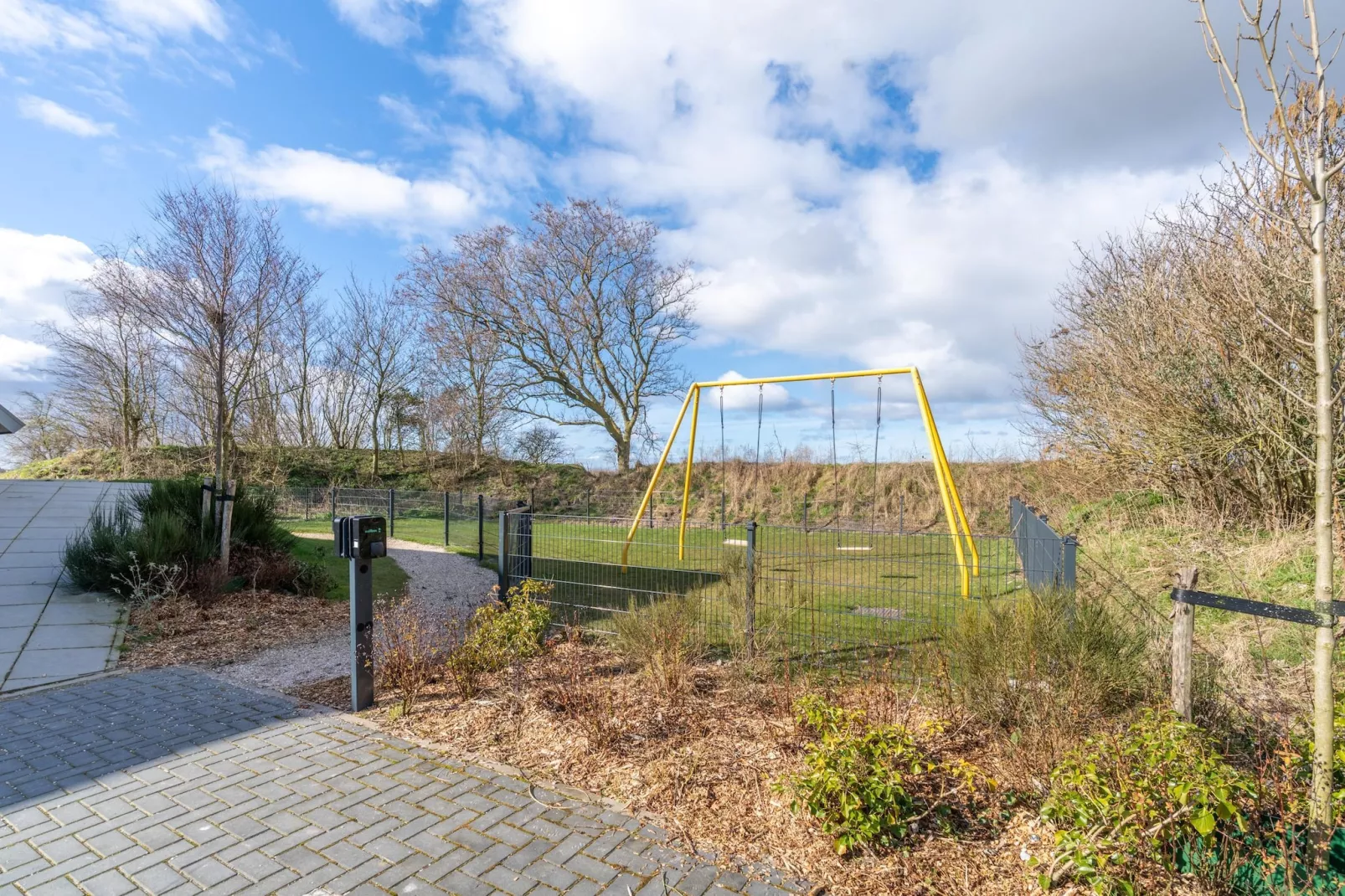 Waalerburght 14-Gardens in summer