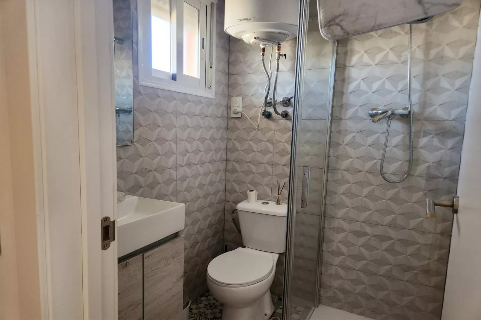 CT 339 AL - Faro's Paraiso de Vera Apartment-Bathroom