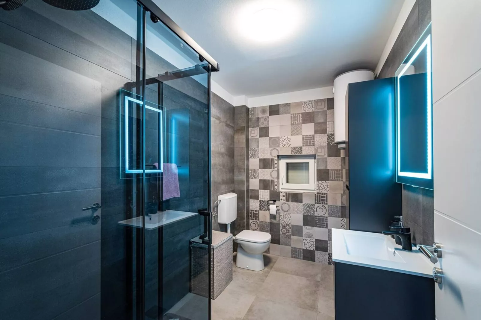 Luxury Villa Escape-Bathroom