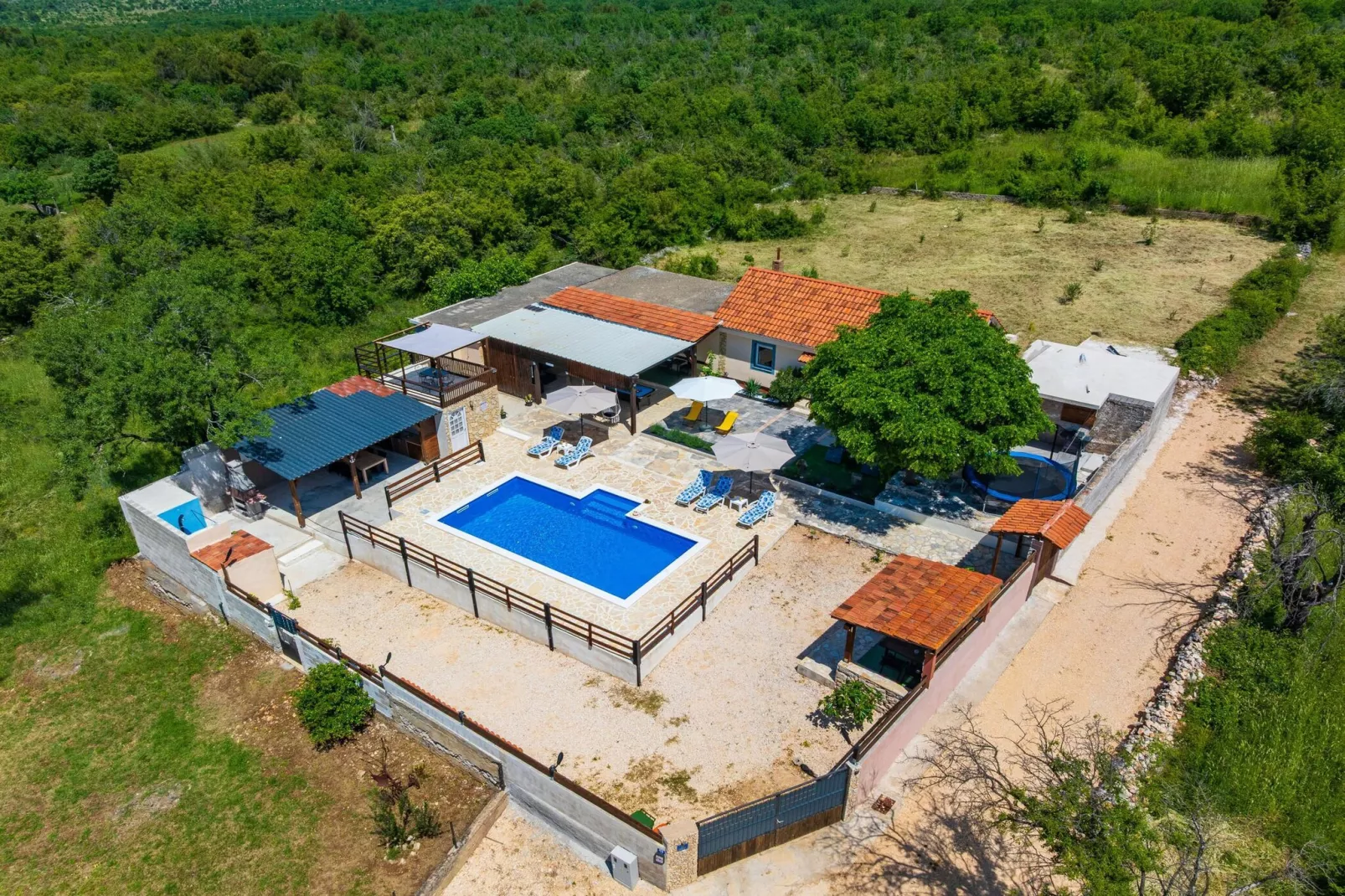 Holiday home Burgija-Zones été à 1 km