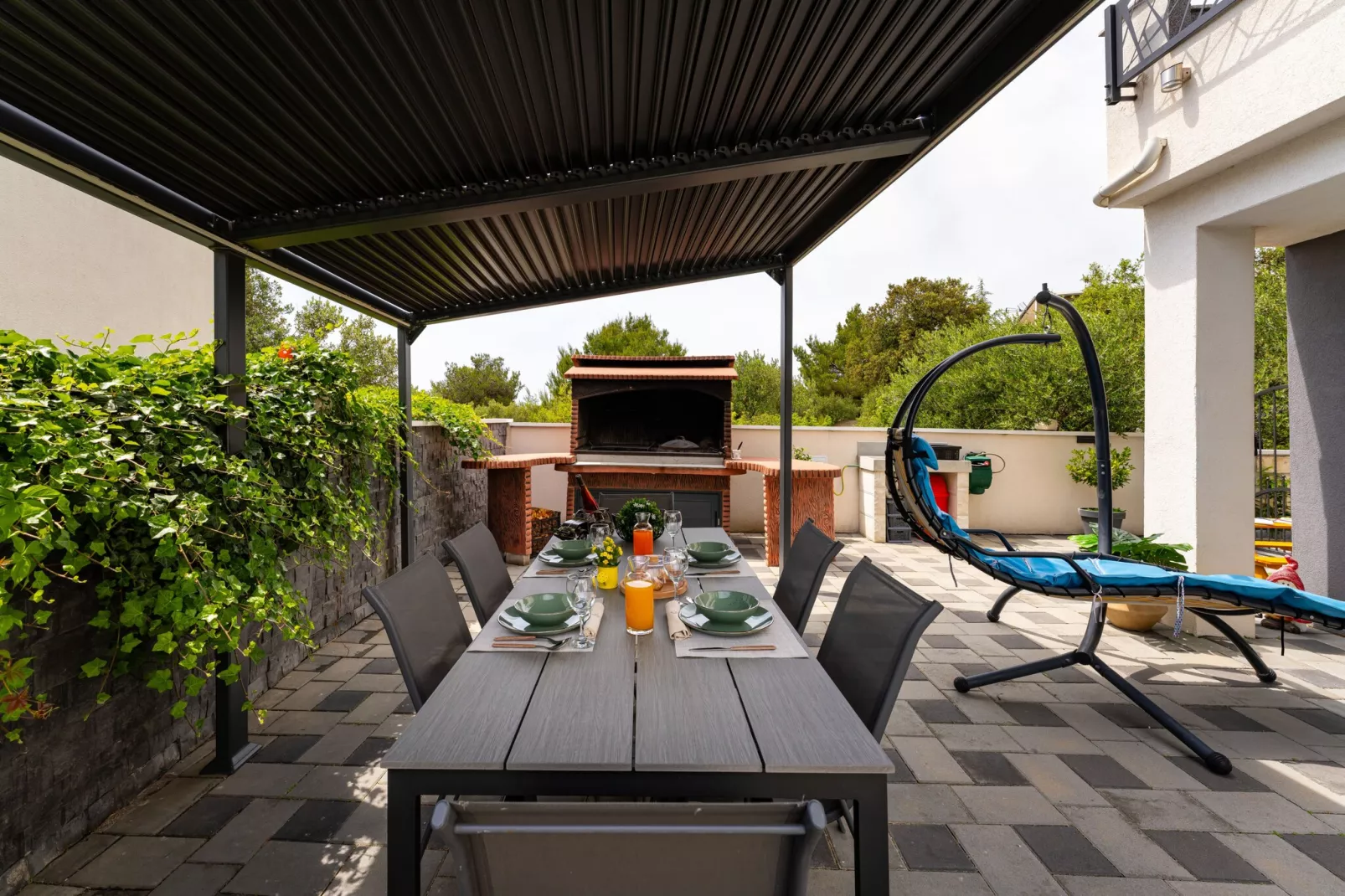 Apartment Nikita with private pool-Terrace balcony