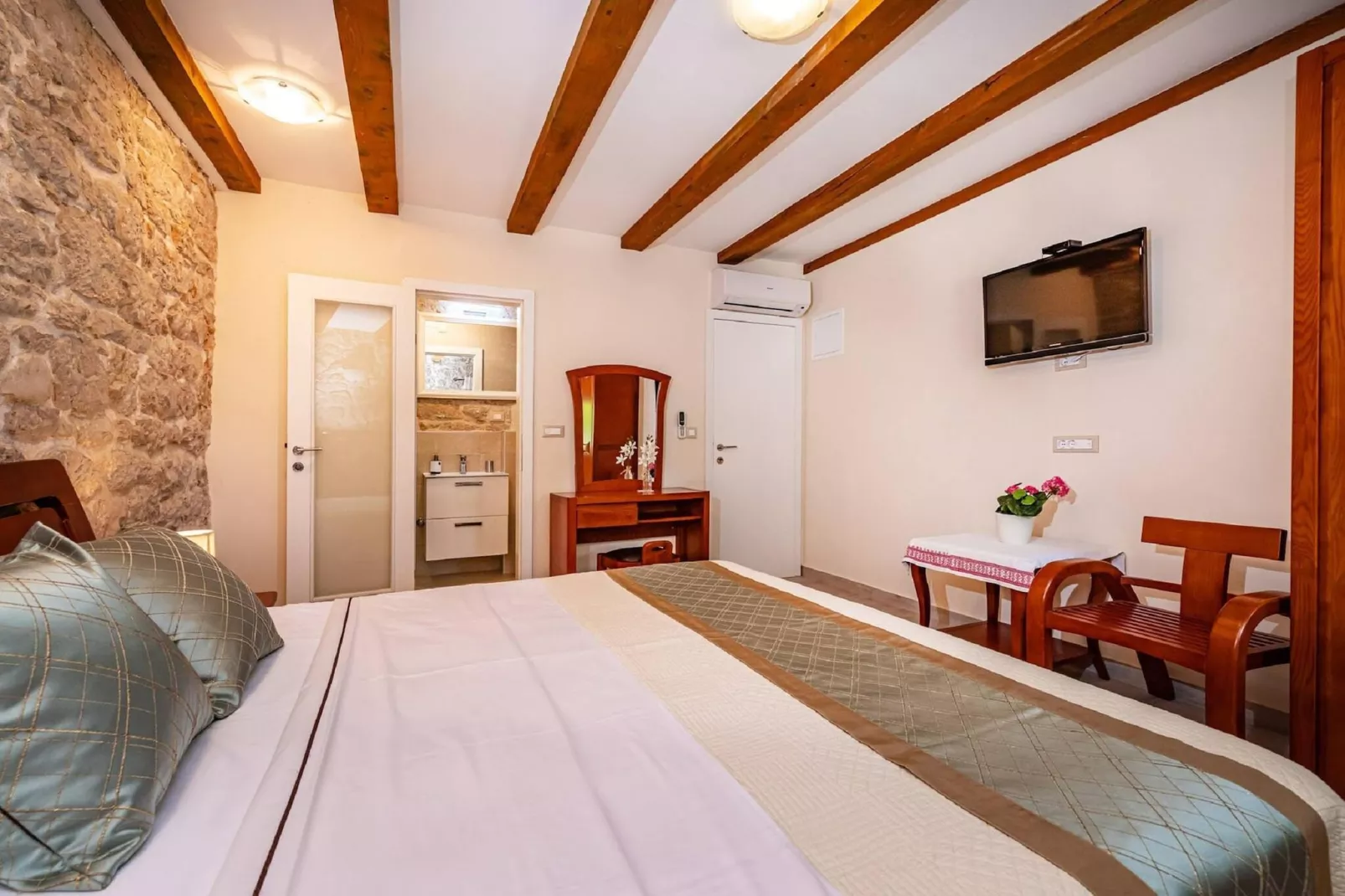 Authentic Villa Zvonko-Schlafzimmer