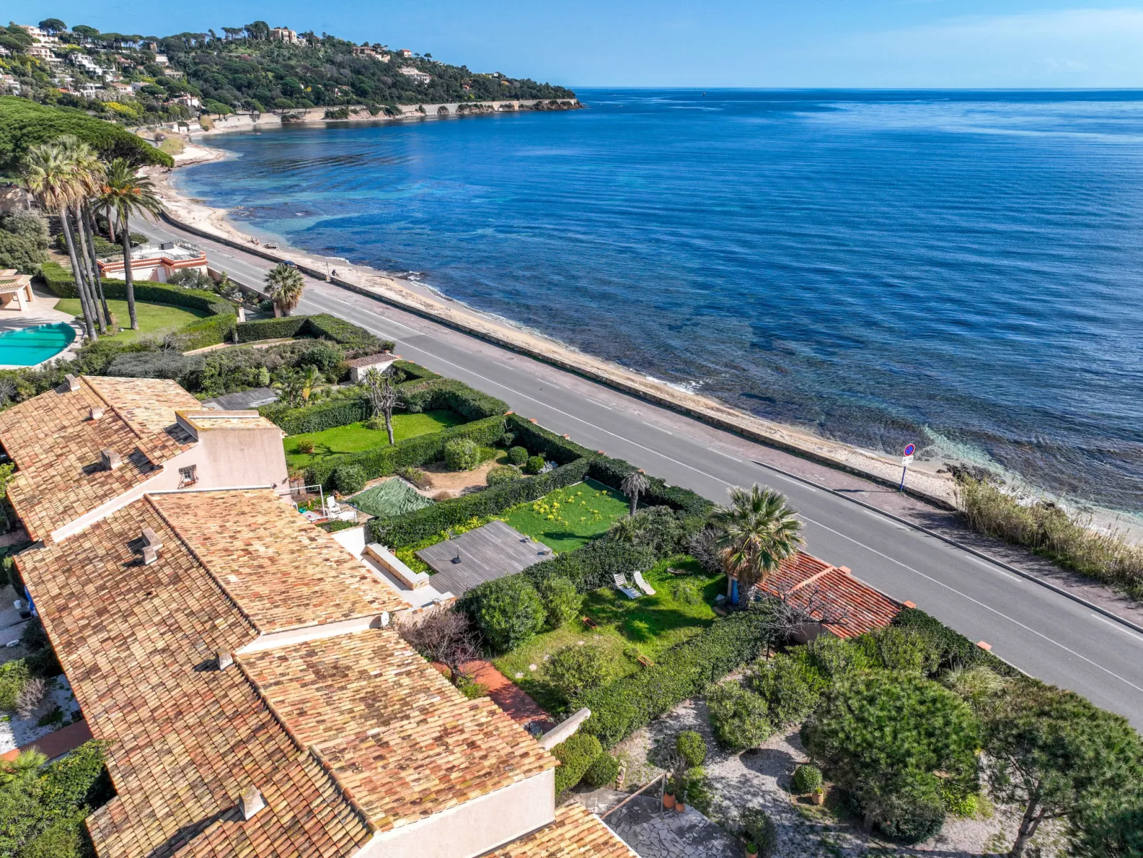 El Cantarello-Outside