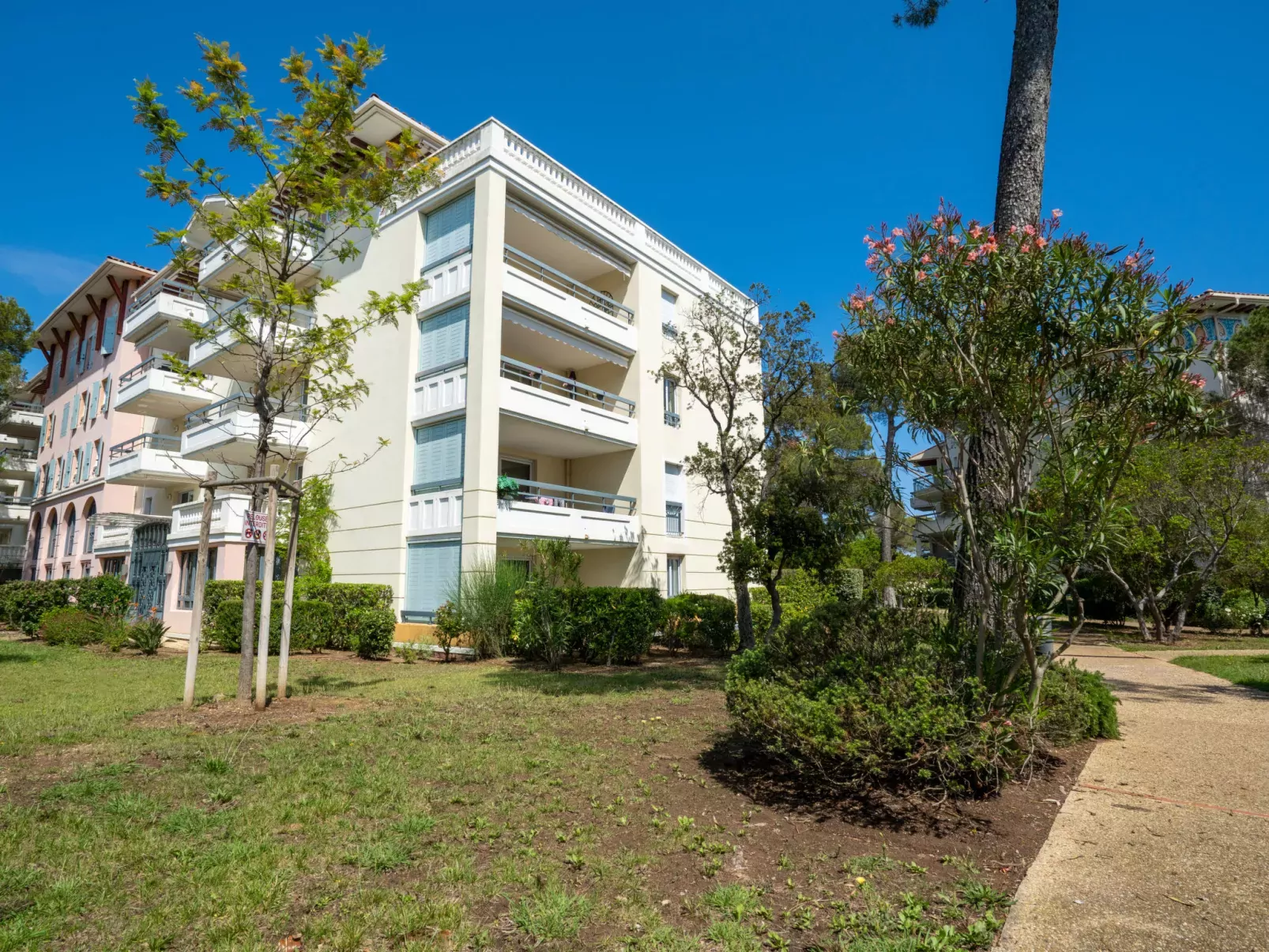 Le Grand Parc-Outside