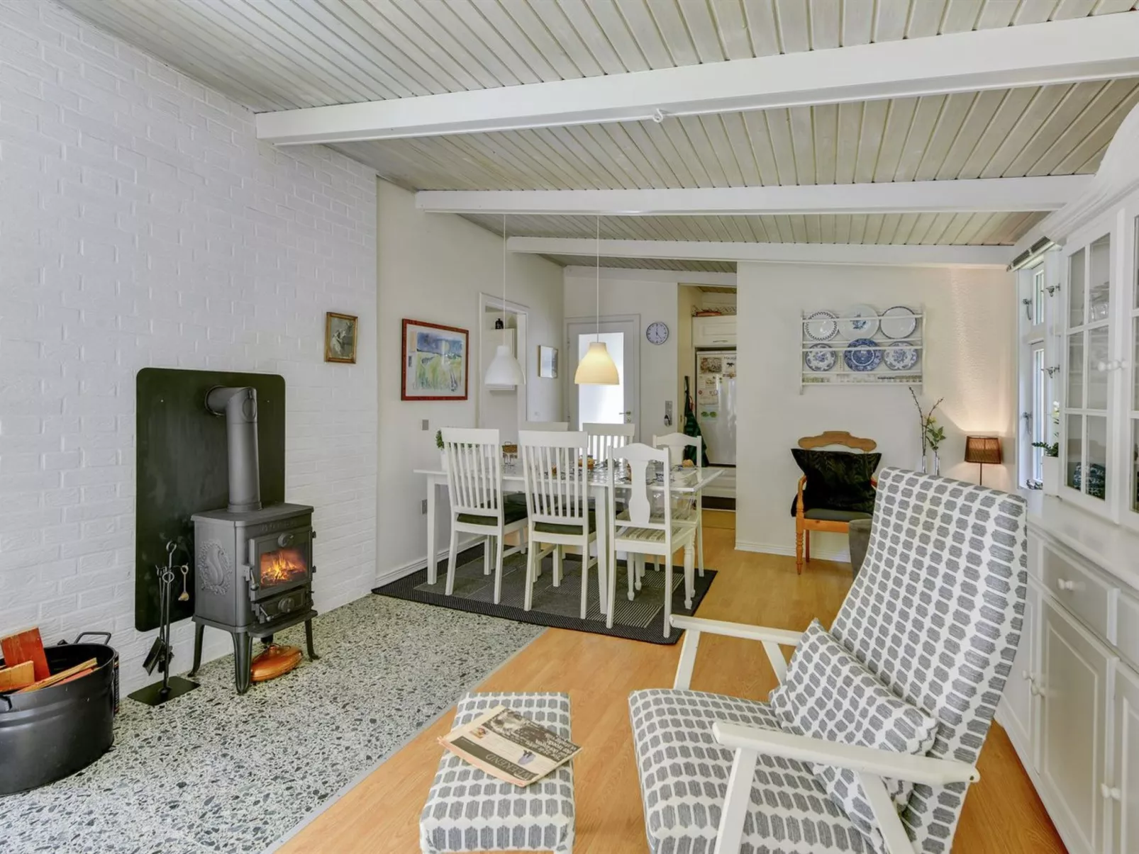 "Deik" - 2km to the fjord-Inside