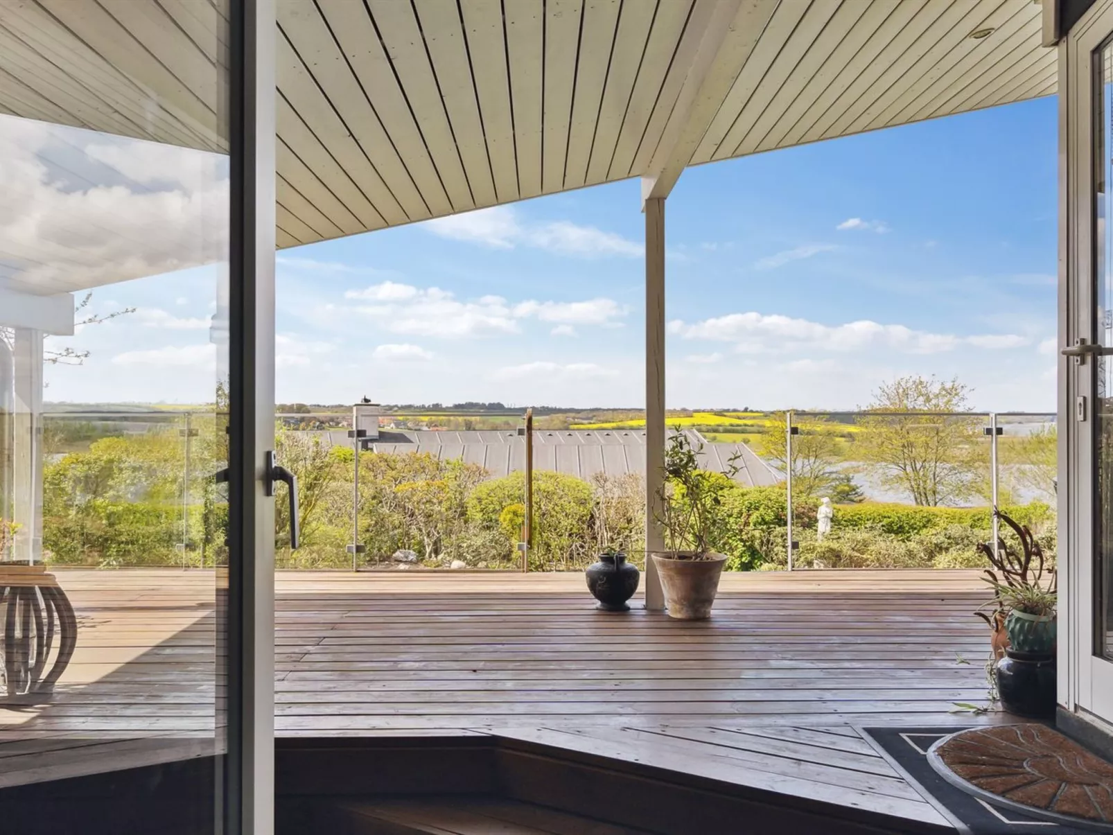 "Annabeth" - 300m to the fjord-Inside