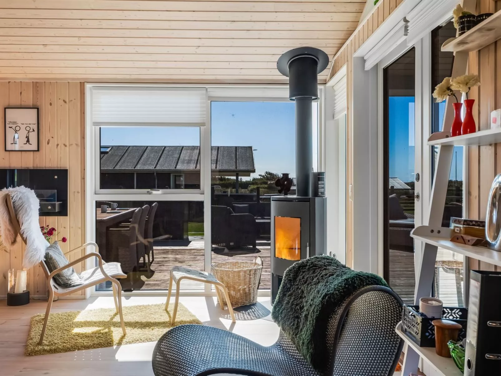 "Ginia" - 150m to the fjord-Drinnen