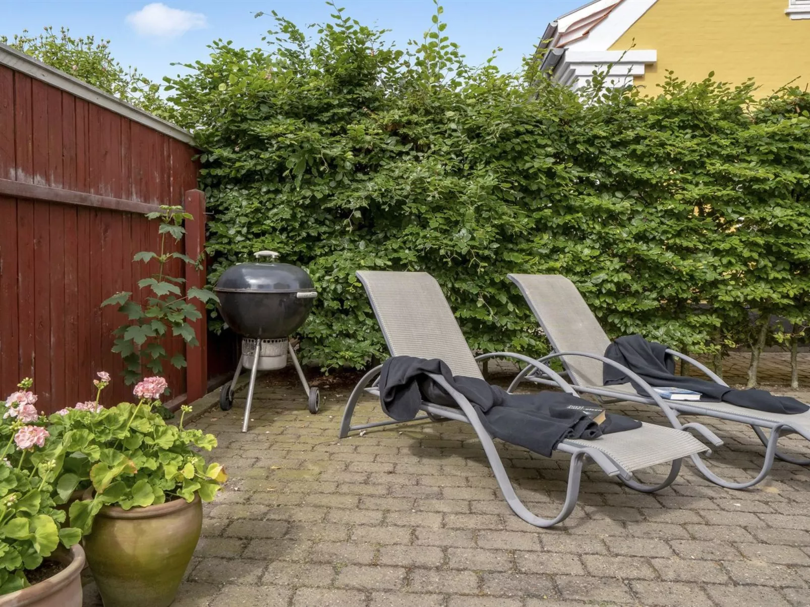 "Stephie" - 1.1km from the sea-Outside