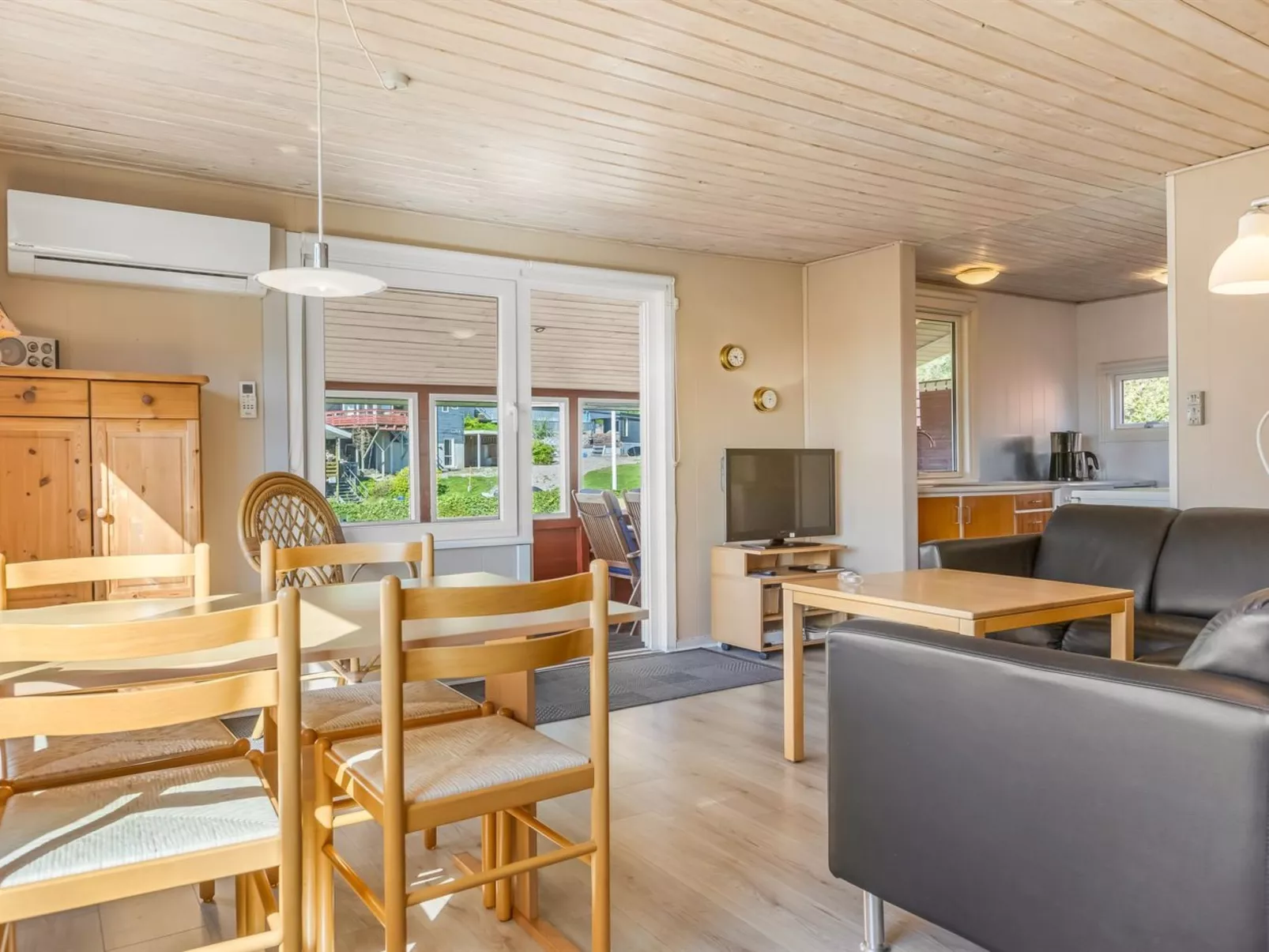 "Star" - 100m from the sea-Dedans