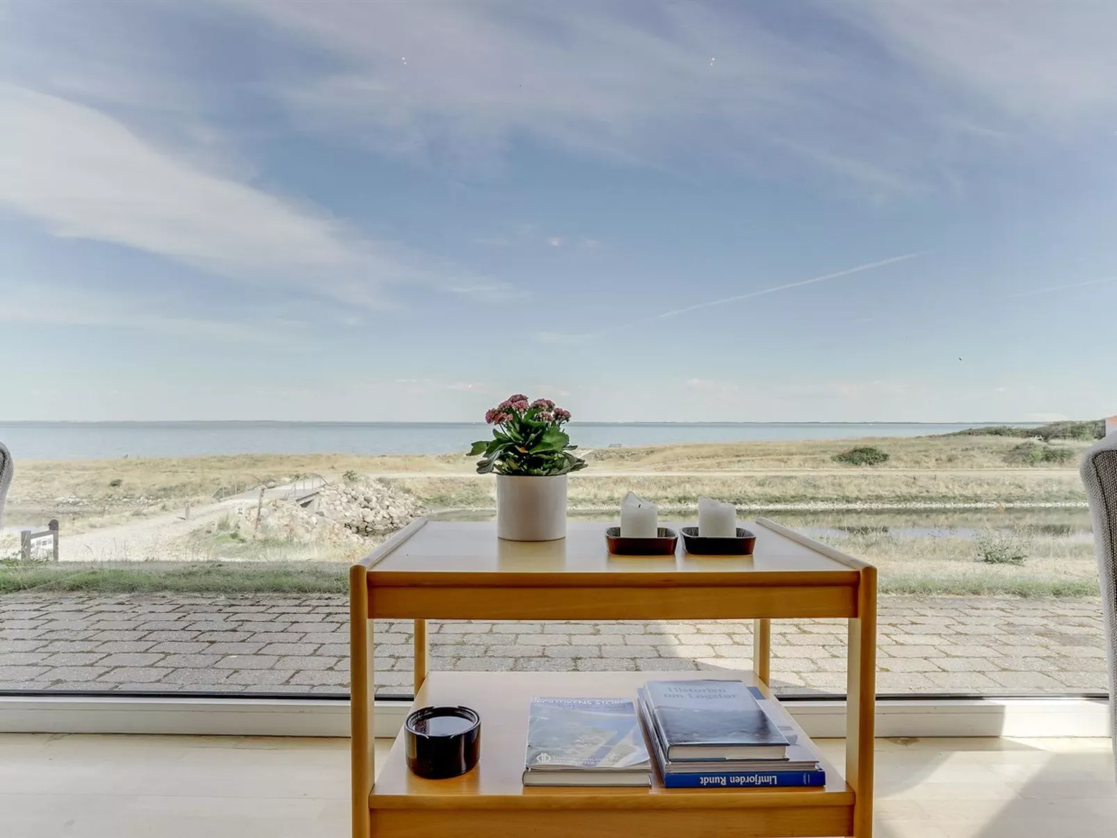 "Yorrick" - 50m to the fjord-Inside