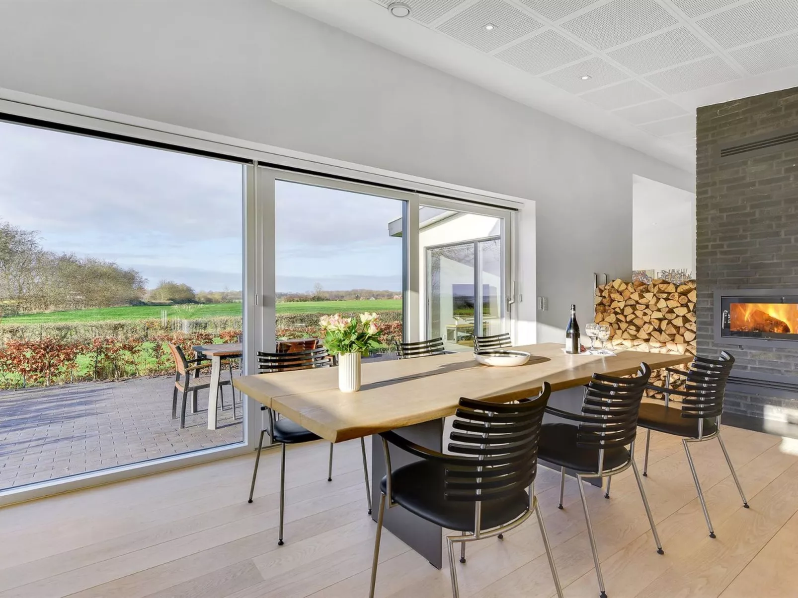 "Ermelinda" - 900m to the fjord-Drinnen