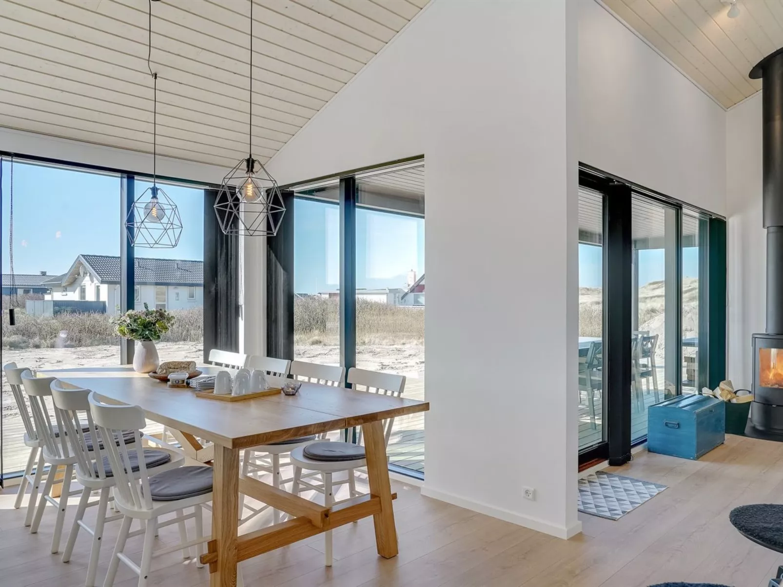 "Aiko" - 50m from the sea-Drinnen