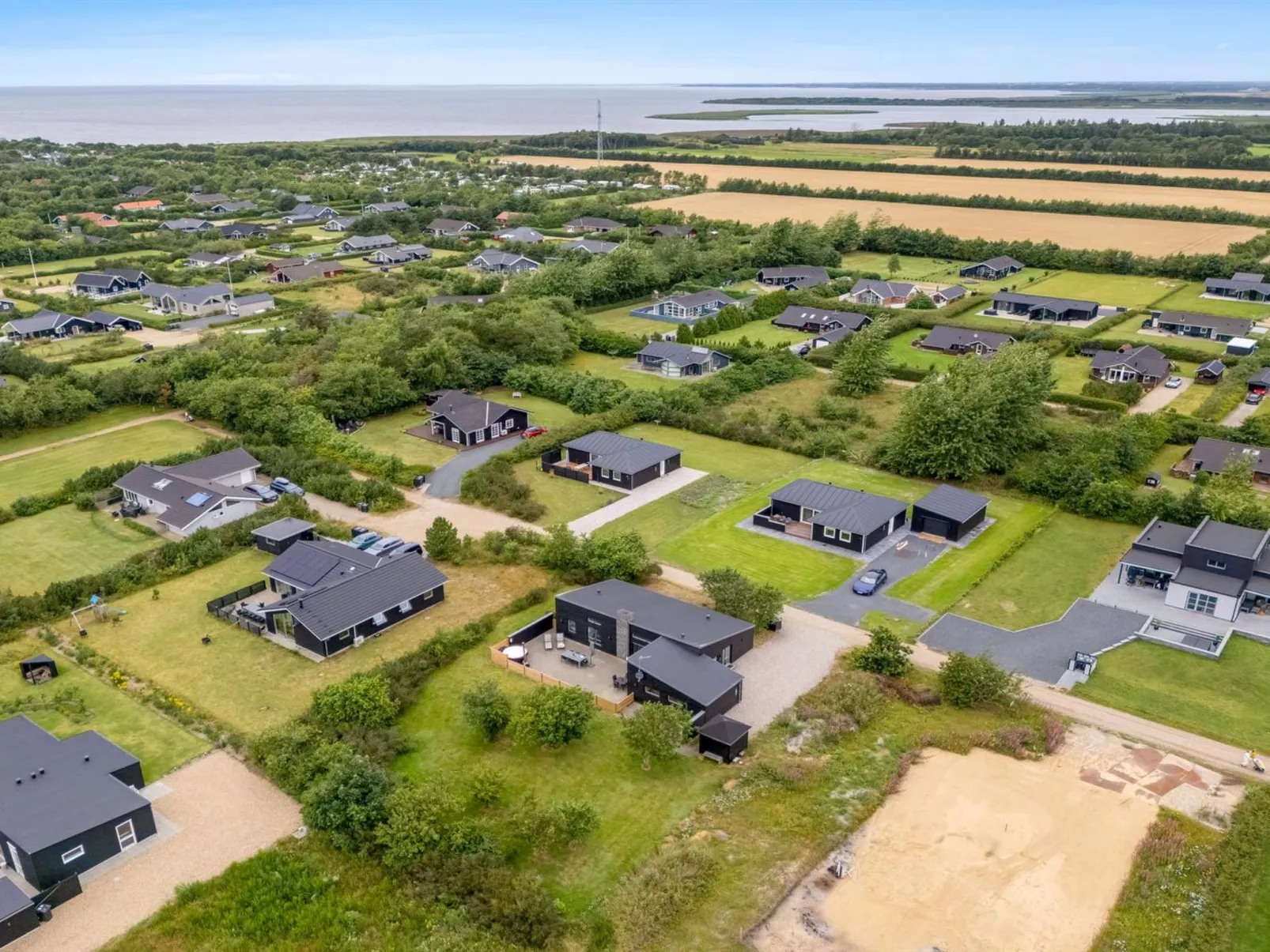 "Weike" - 950m to the fjord-Outside