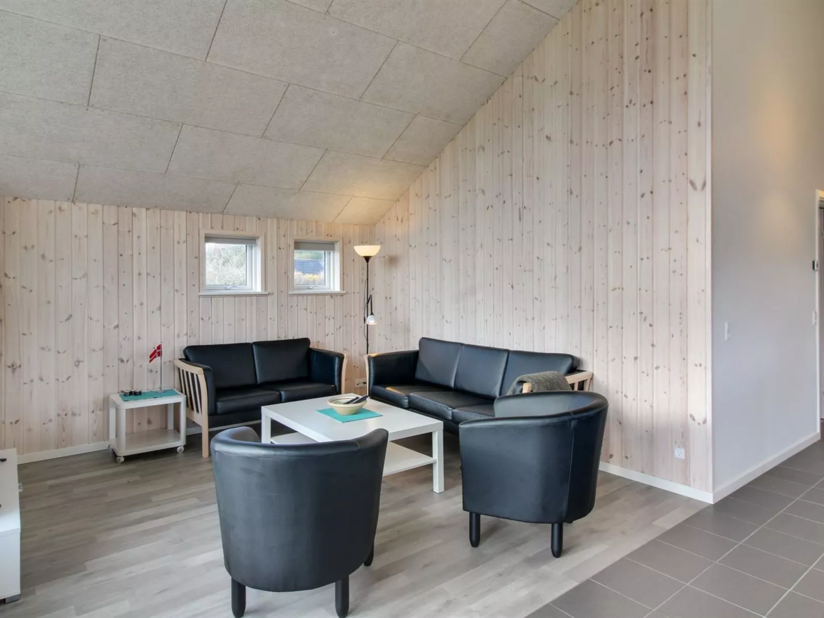 "Ethel" - 1.5km to the fjord-Drinnen