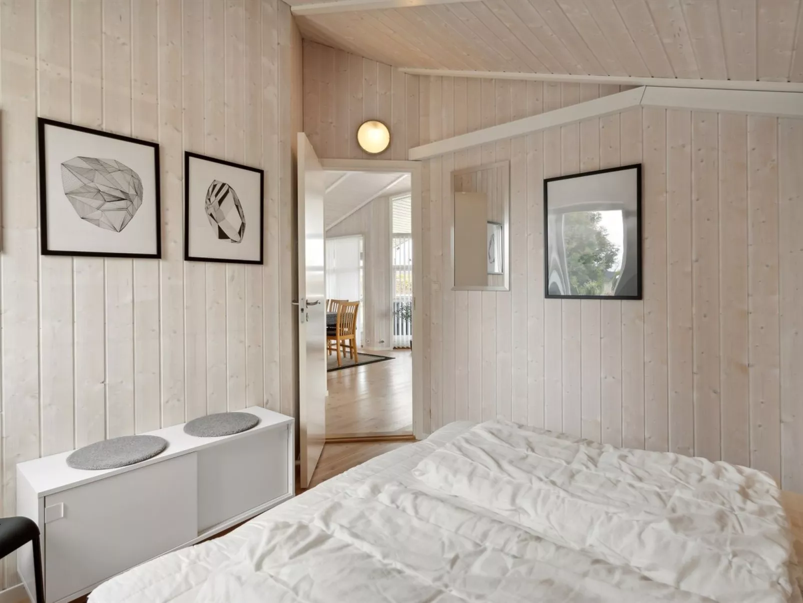 "Arnod" - 400m from the sea-Dedans