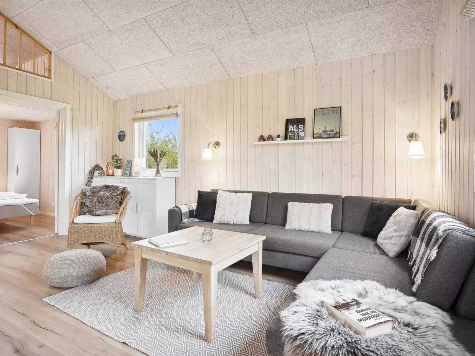 "Hasten" - 600m from the sea-Inside