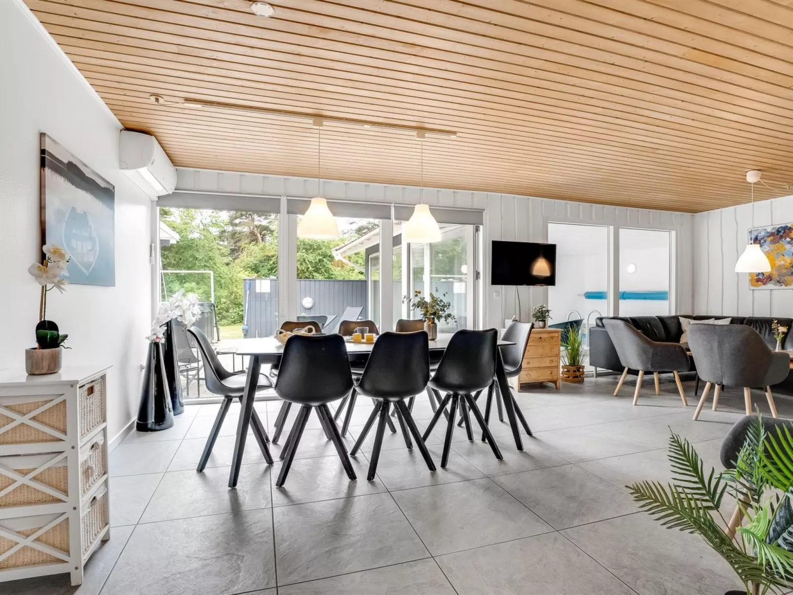 "Sverker" - 300m from the sea-Drinnen