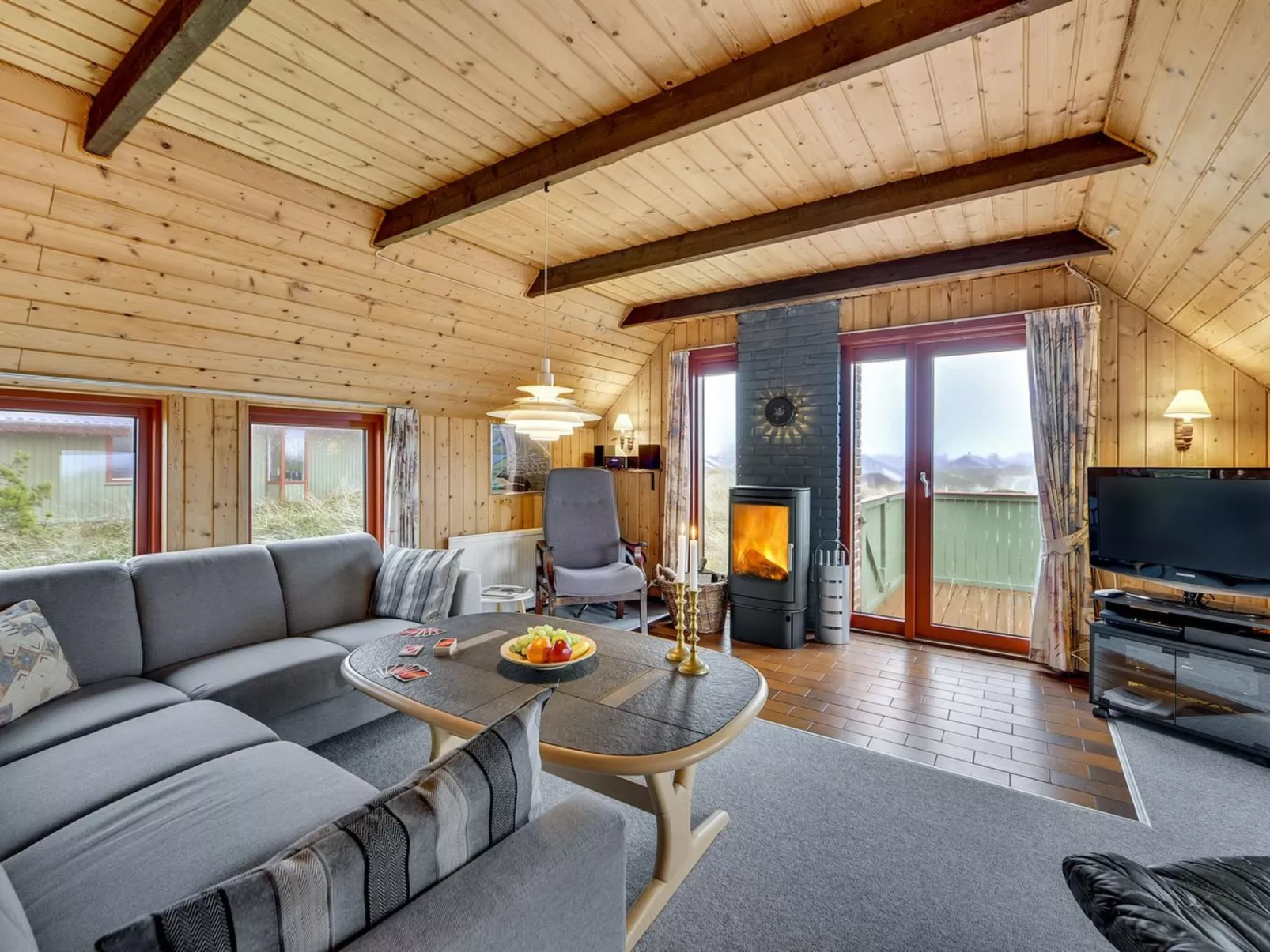 "Rayne" -  from the sea-Drinnen