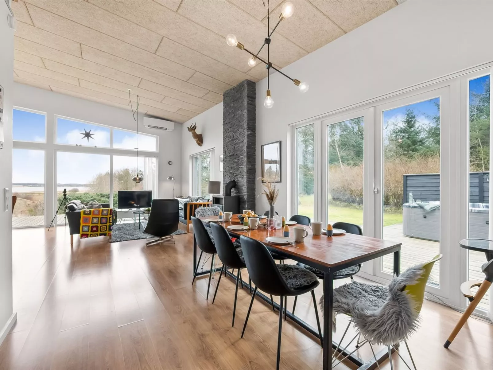 "Tenna" - 250m to the fjord-Inside