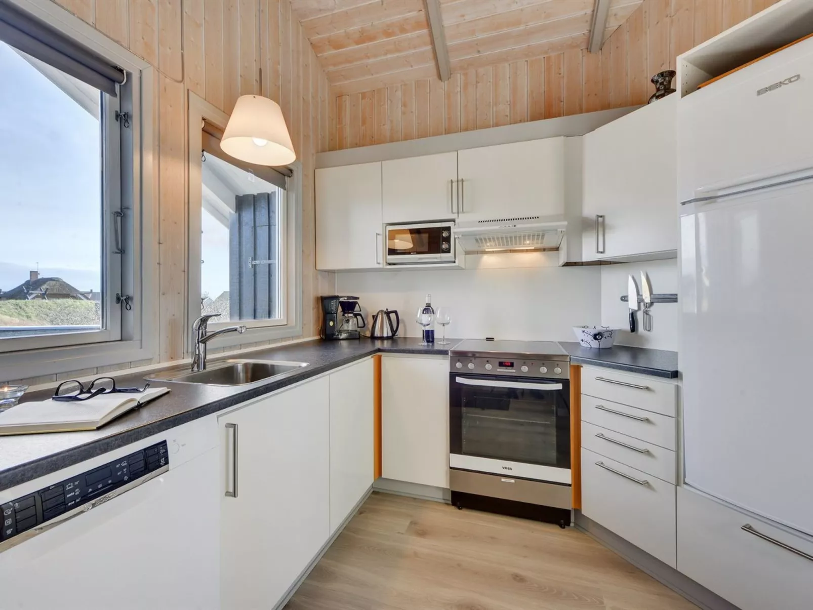 "Durita" - 600m to the fjord-Drinnen