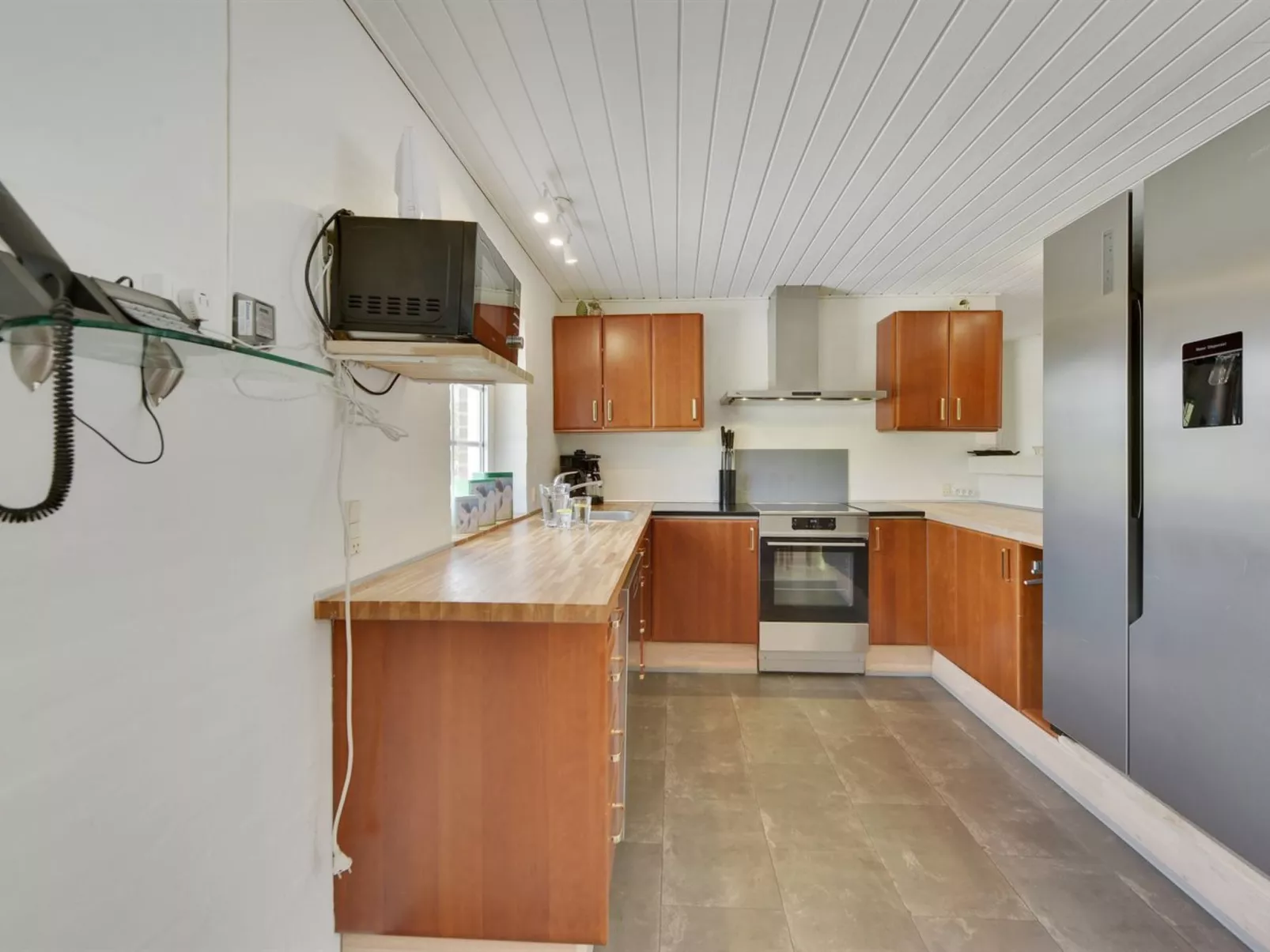 "Jorkin" - 1.8km from the sea-Inside