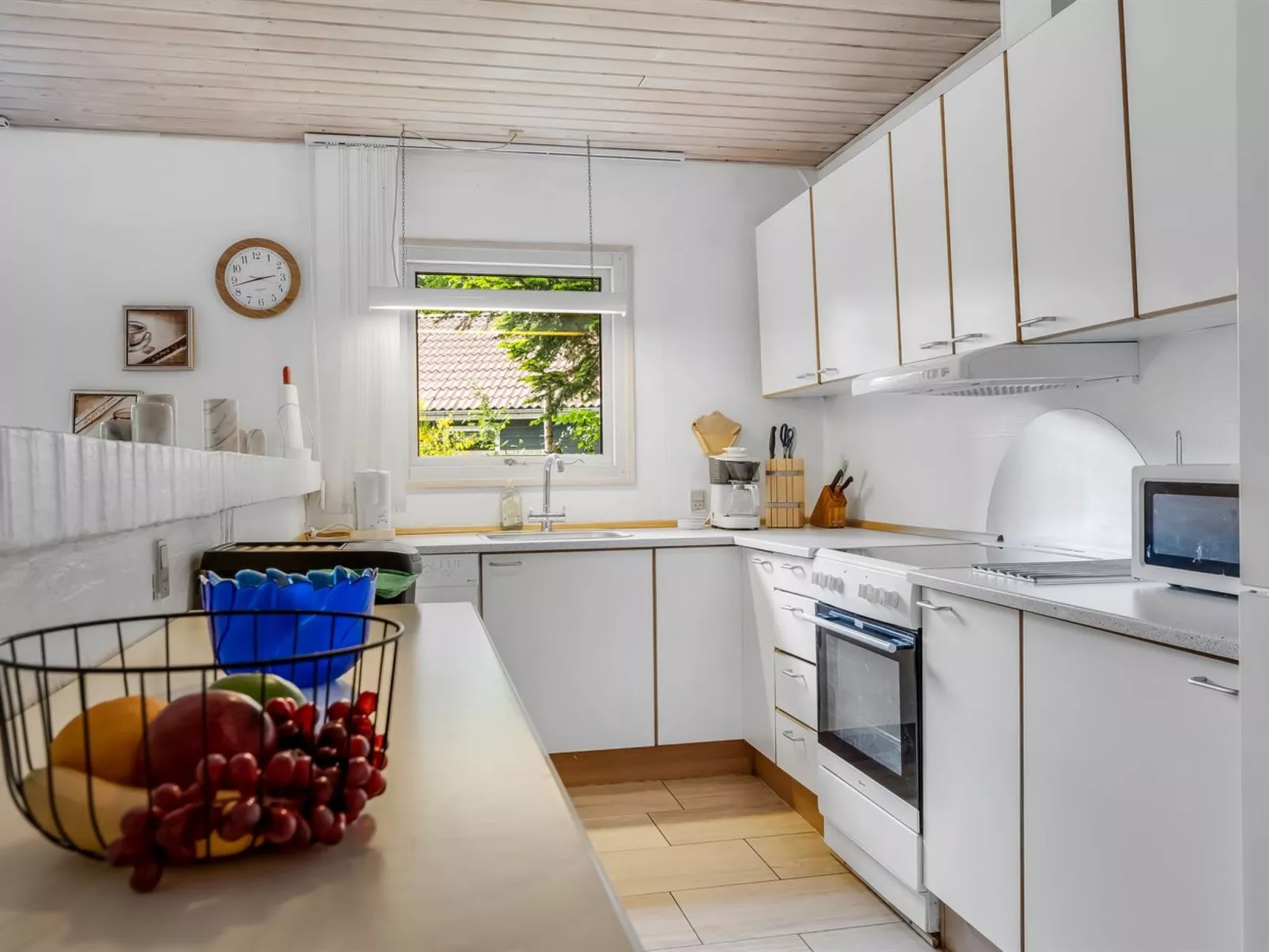 "Anine" - 200m to the fjord-Inside