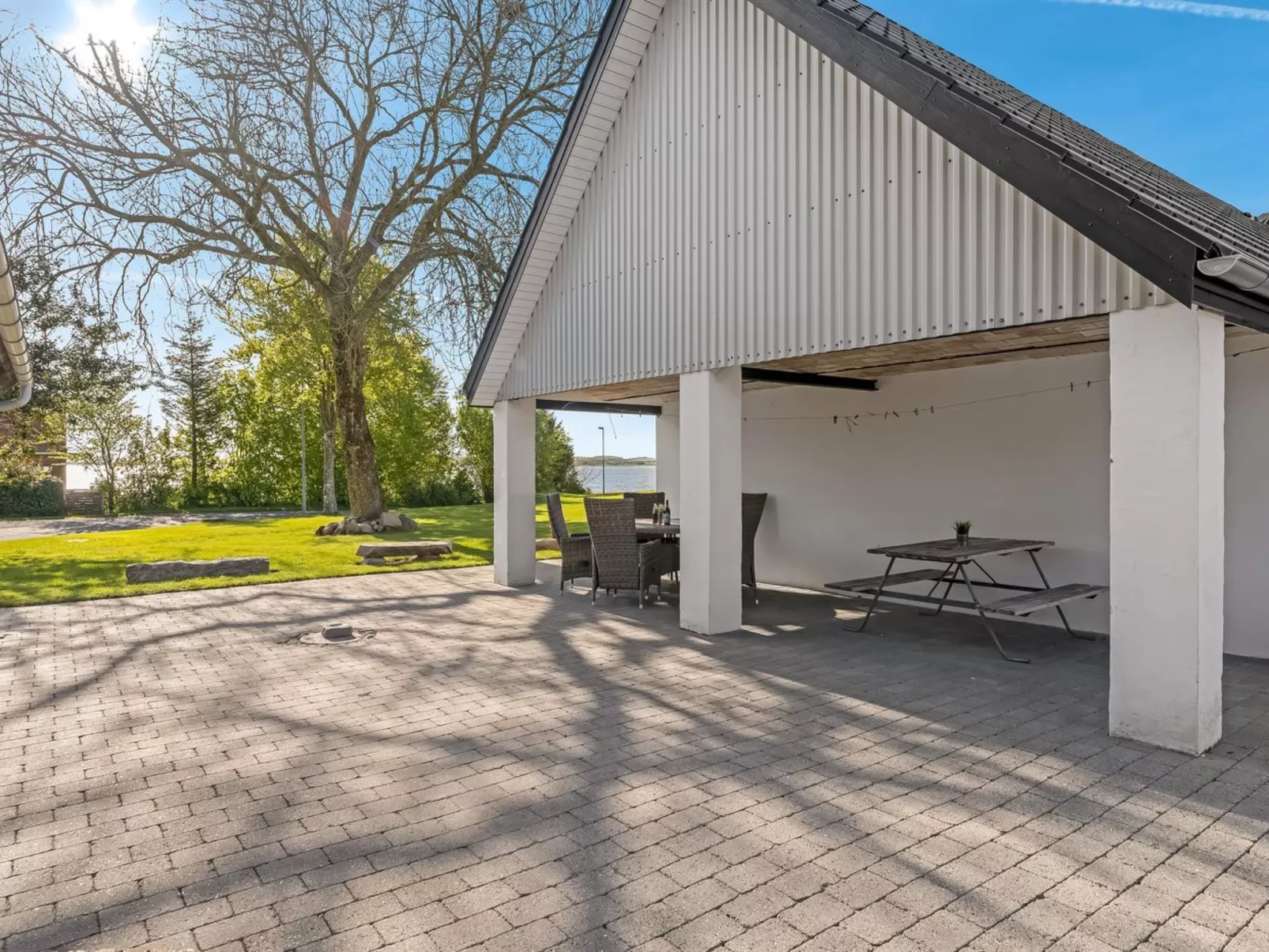 "Kara" - 100m to the fjord-Draußen