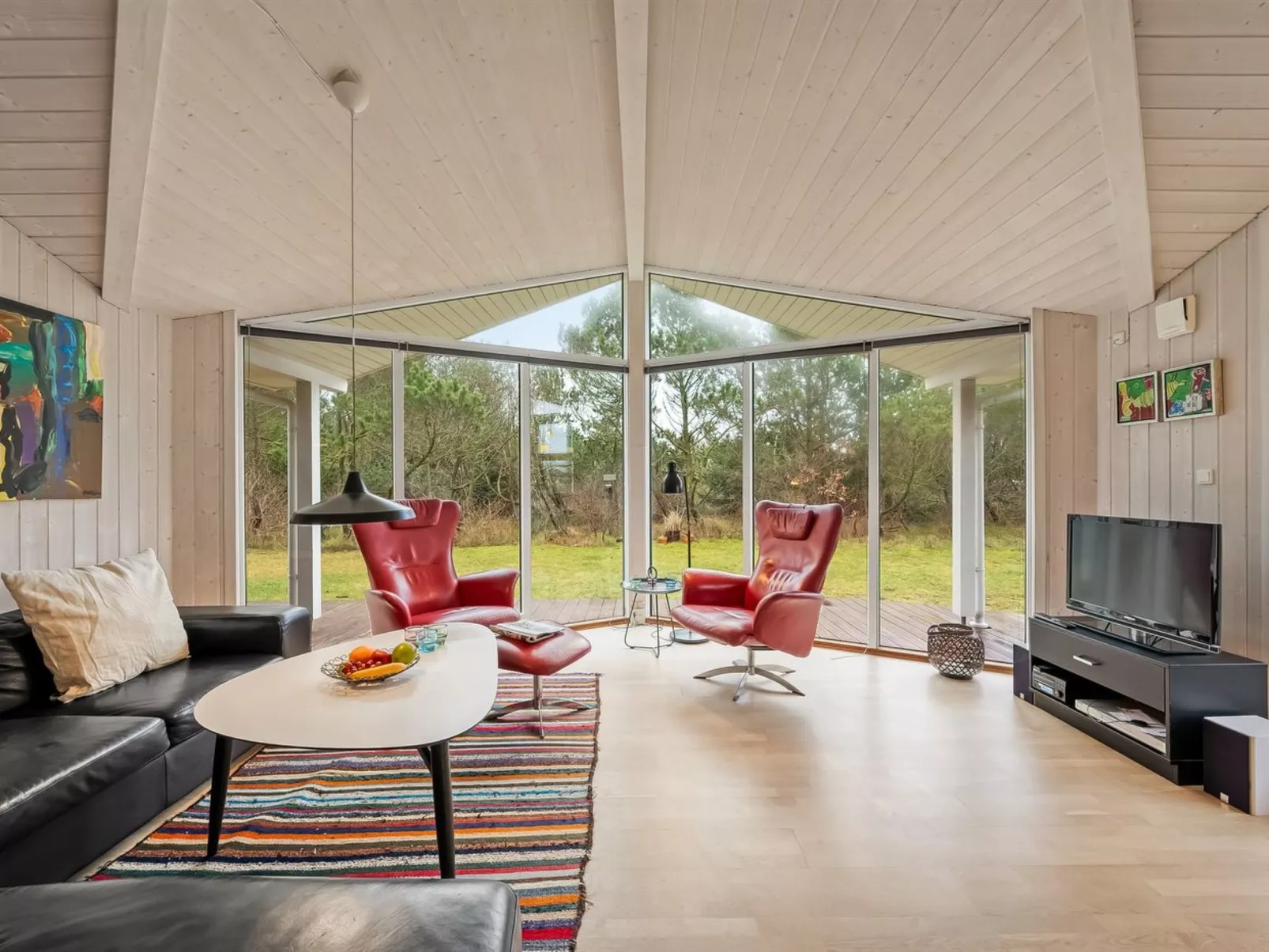 "Helen" - 500m to the fjord-Inside