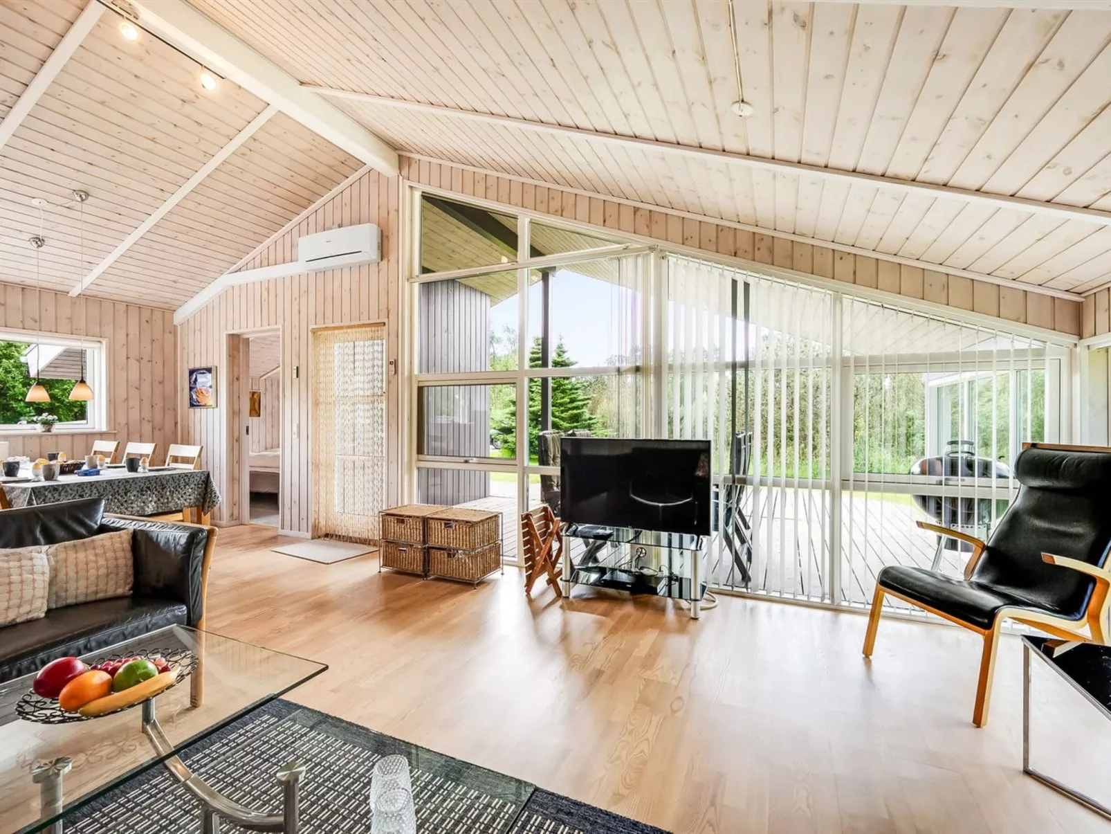 "Karlsefni" - 600m to the fjord-Inside