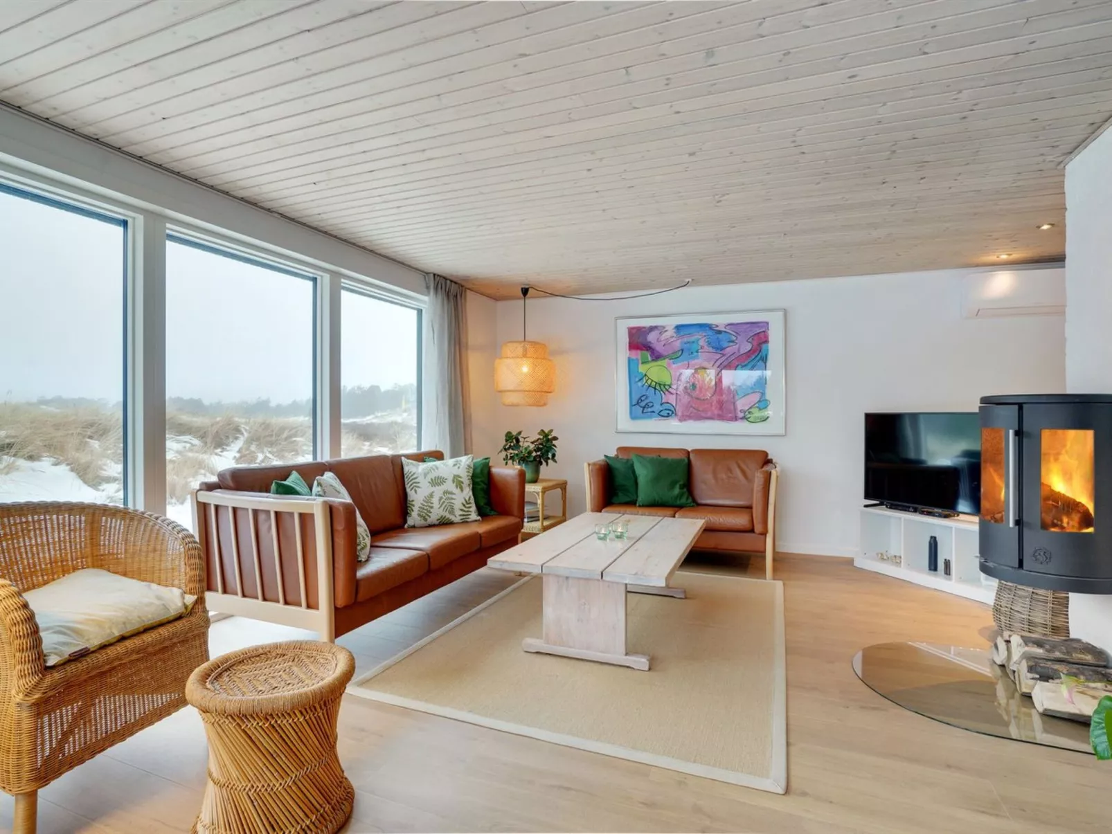 "Reiko" - 1.5km from the sea-Inside