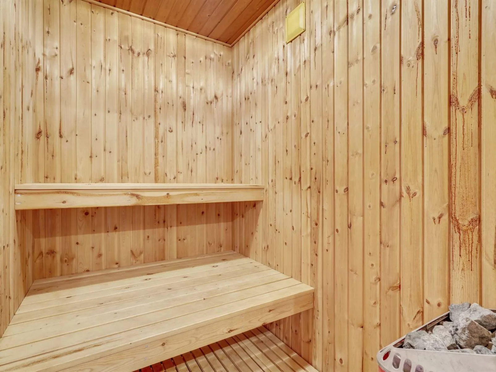 "Anthonette" -  from the sea-Drinnen