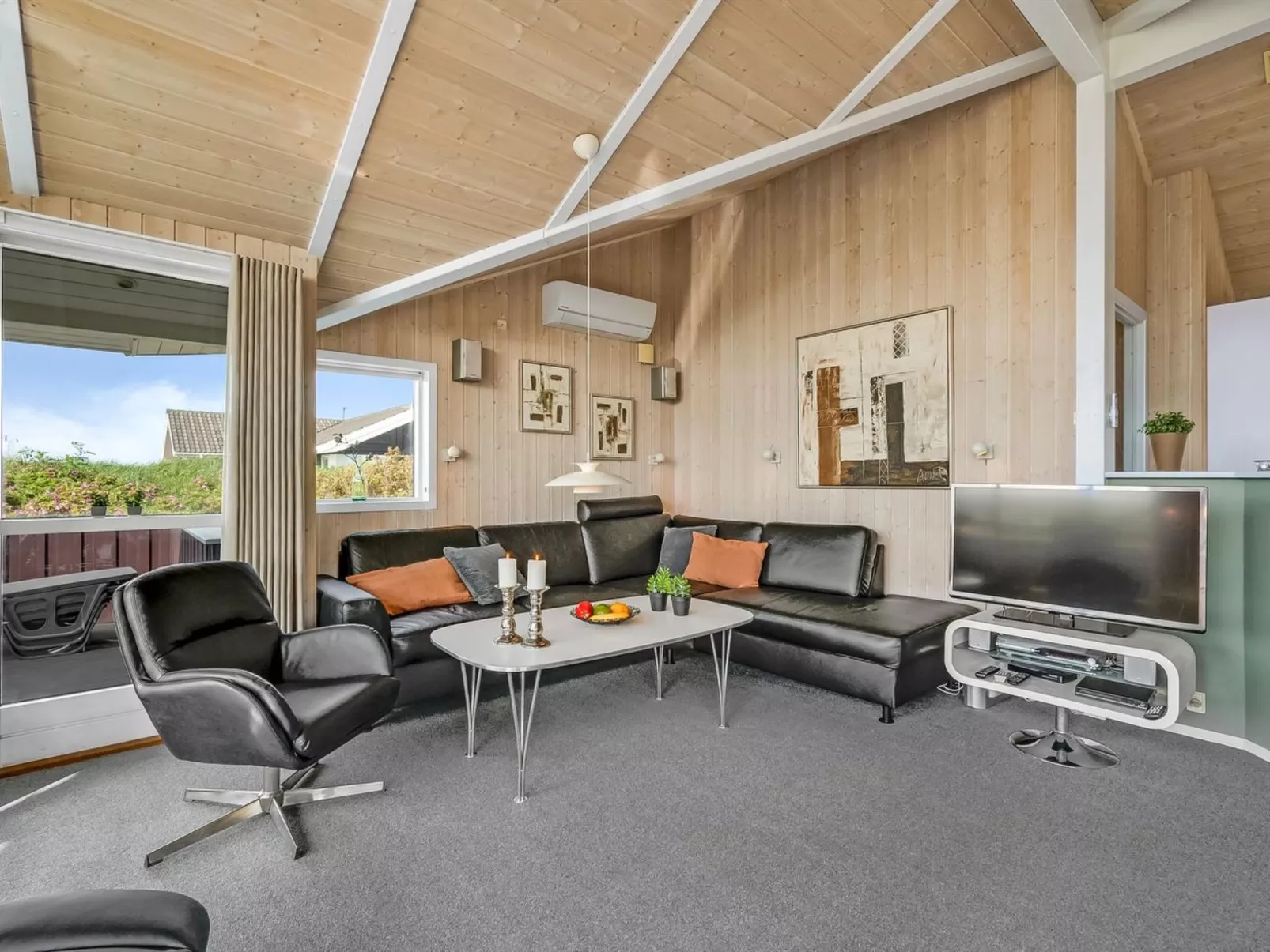 "Thrugot" -  from the sea-Dedans