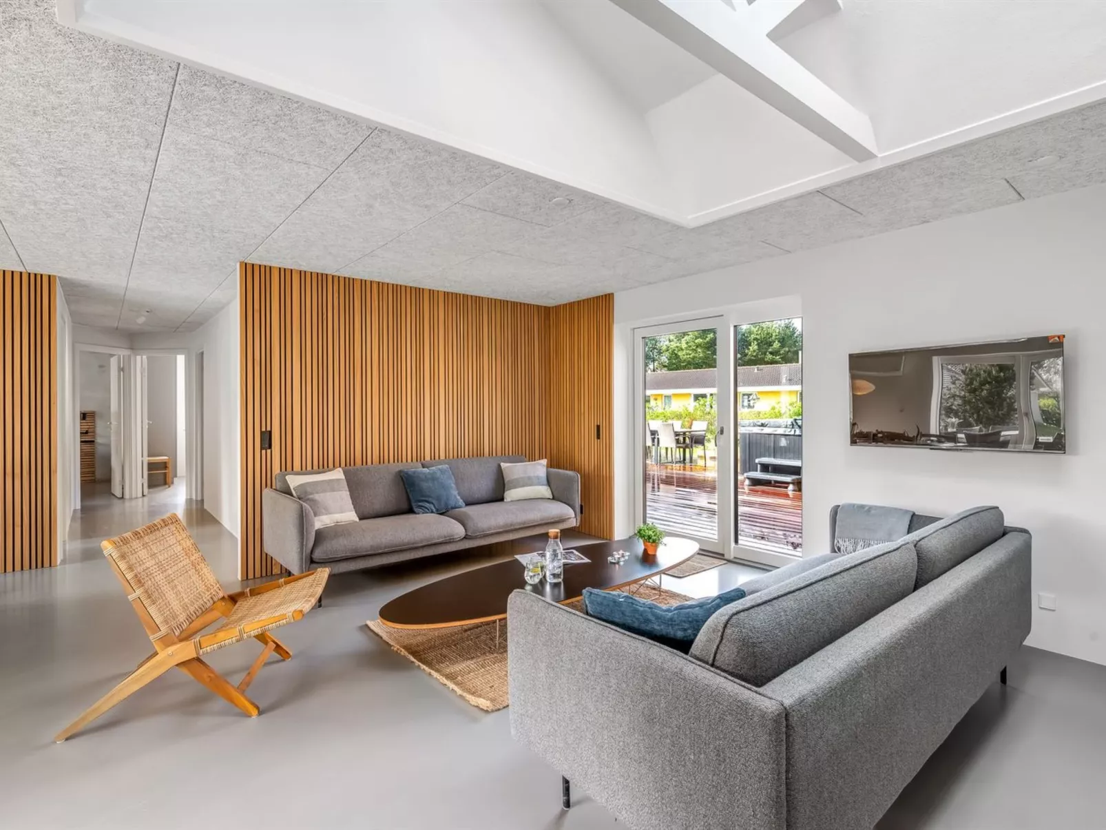 "Gunny" - 500m to the fjord-Drinnen