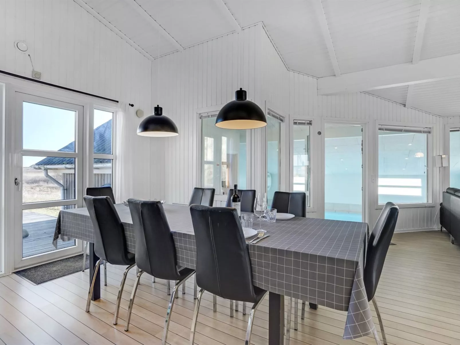 "Saku" - 495m to the fjord-Drinnen