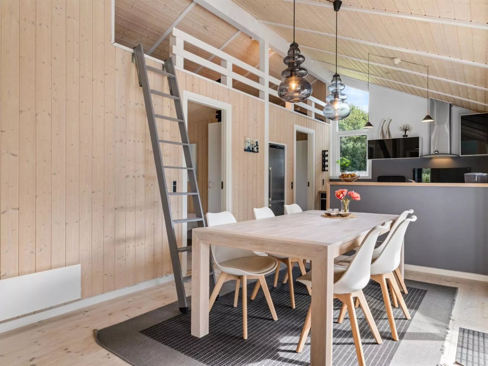 "Ønevus" - 550m from the sea-Drinnen