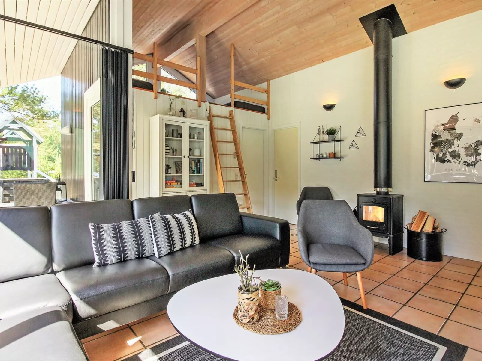 "Jensen" - 700m to the fjord-Dedans