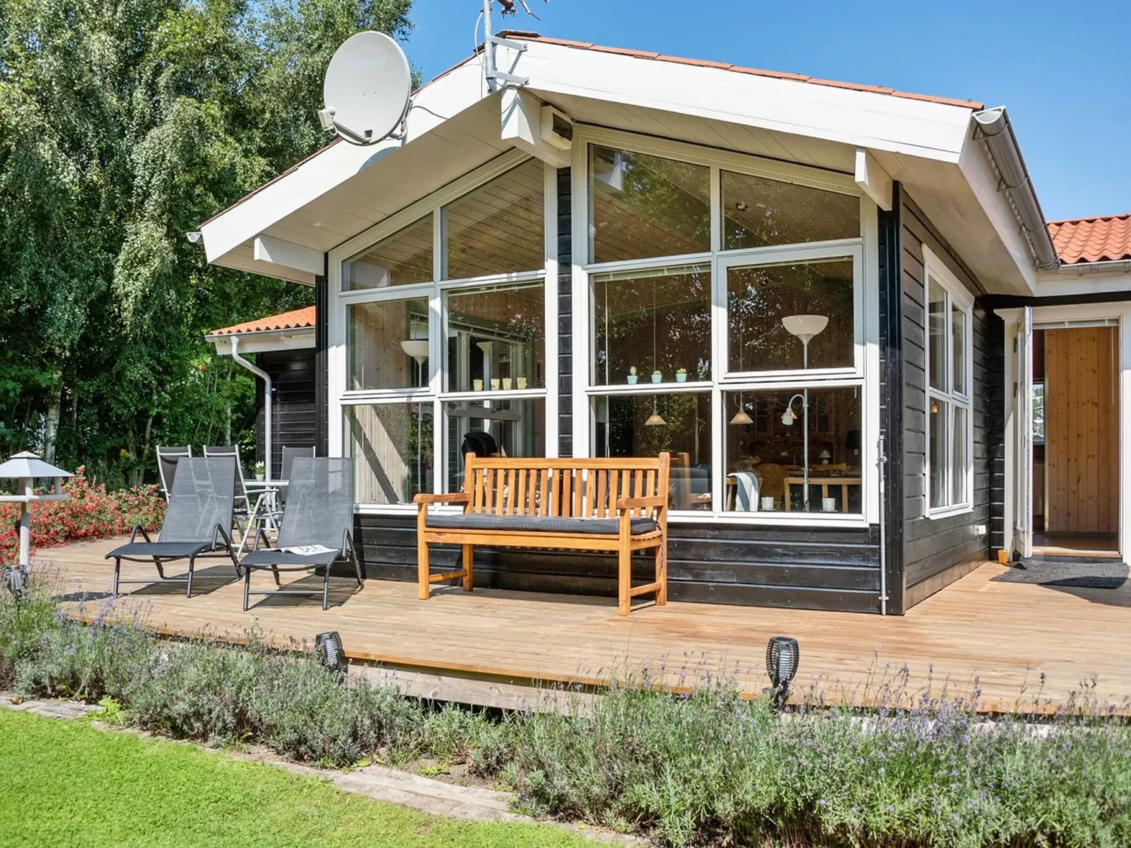 "Kai" - 500m to the fjord-Outside