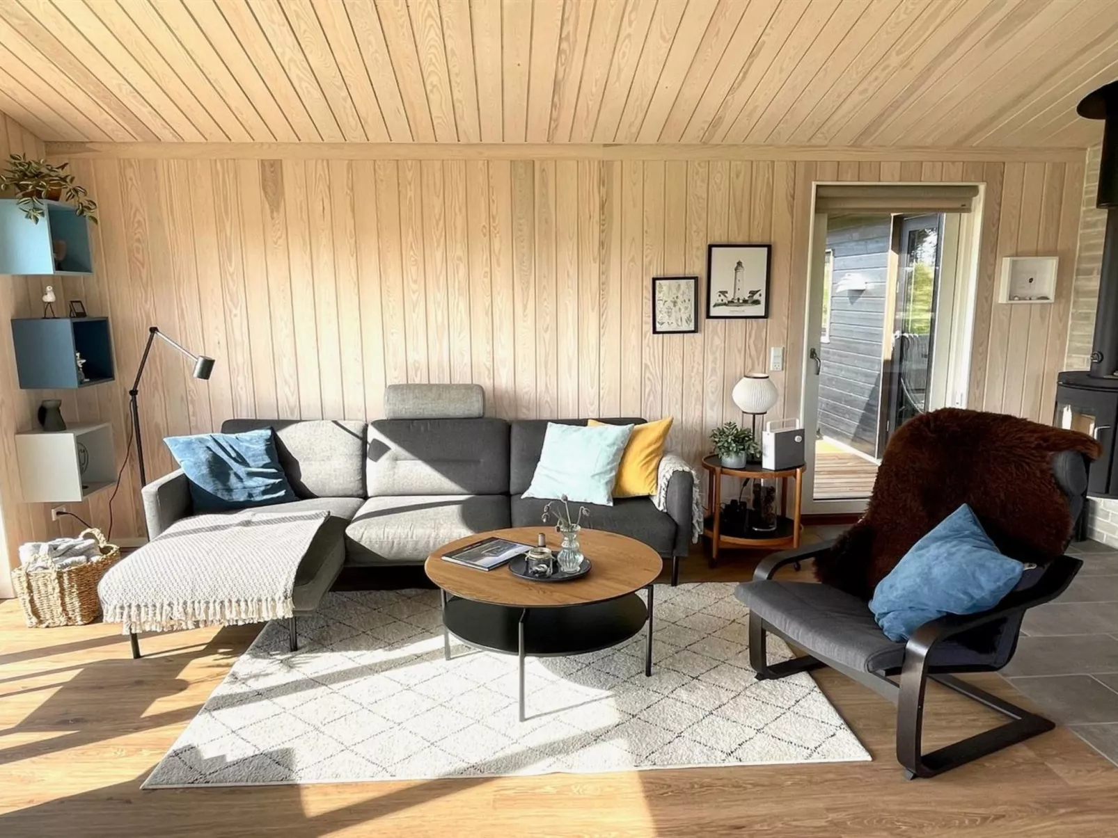 "Hinda" - 1.2km from the sea-Inside