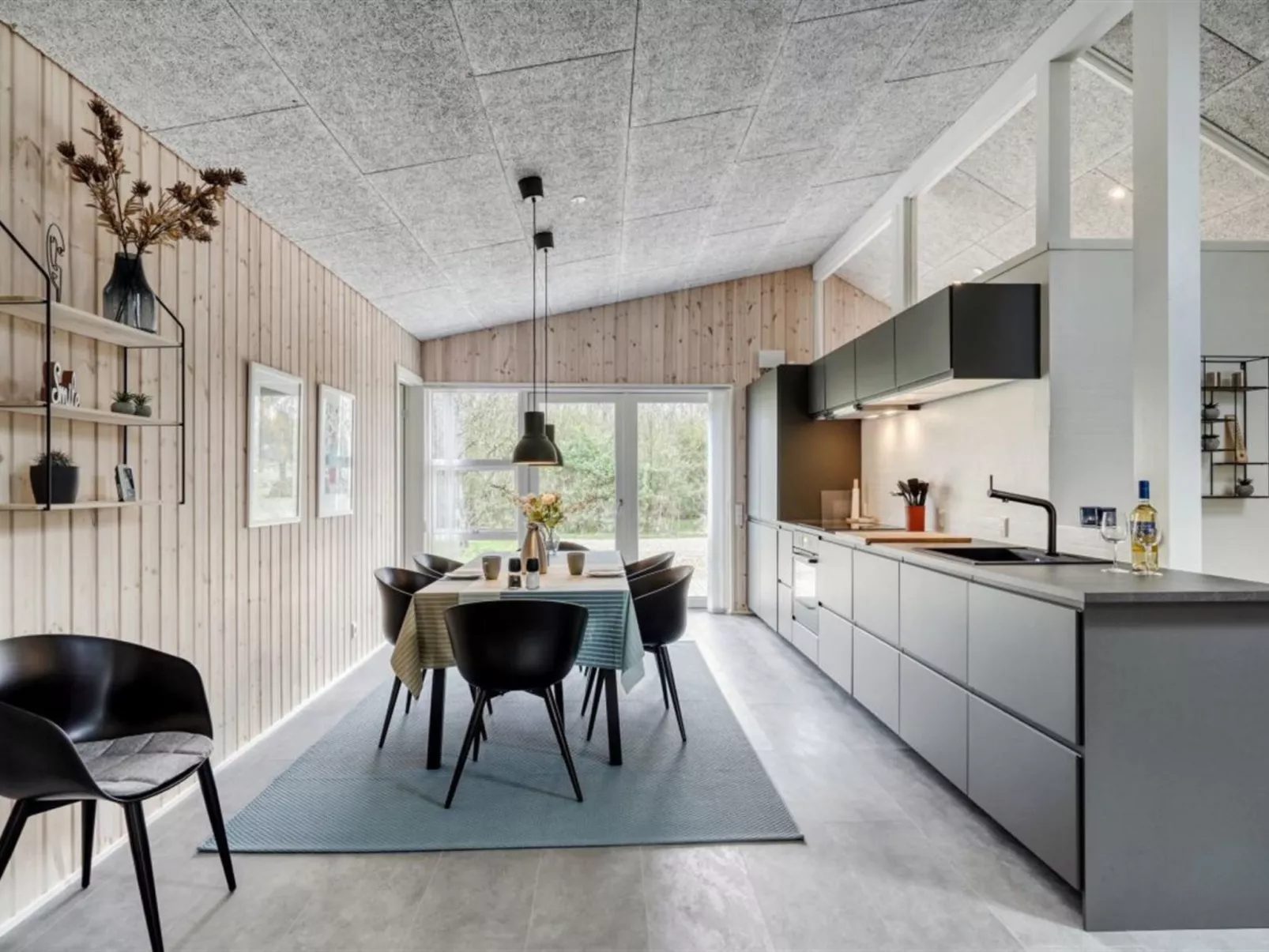 "Gustaf" - 400m to the fjord-Inside