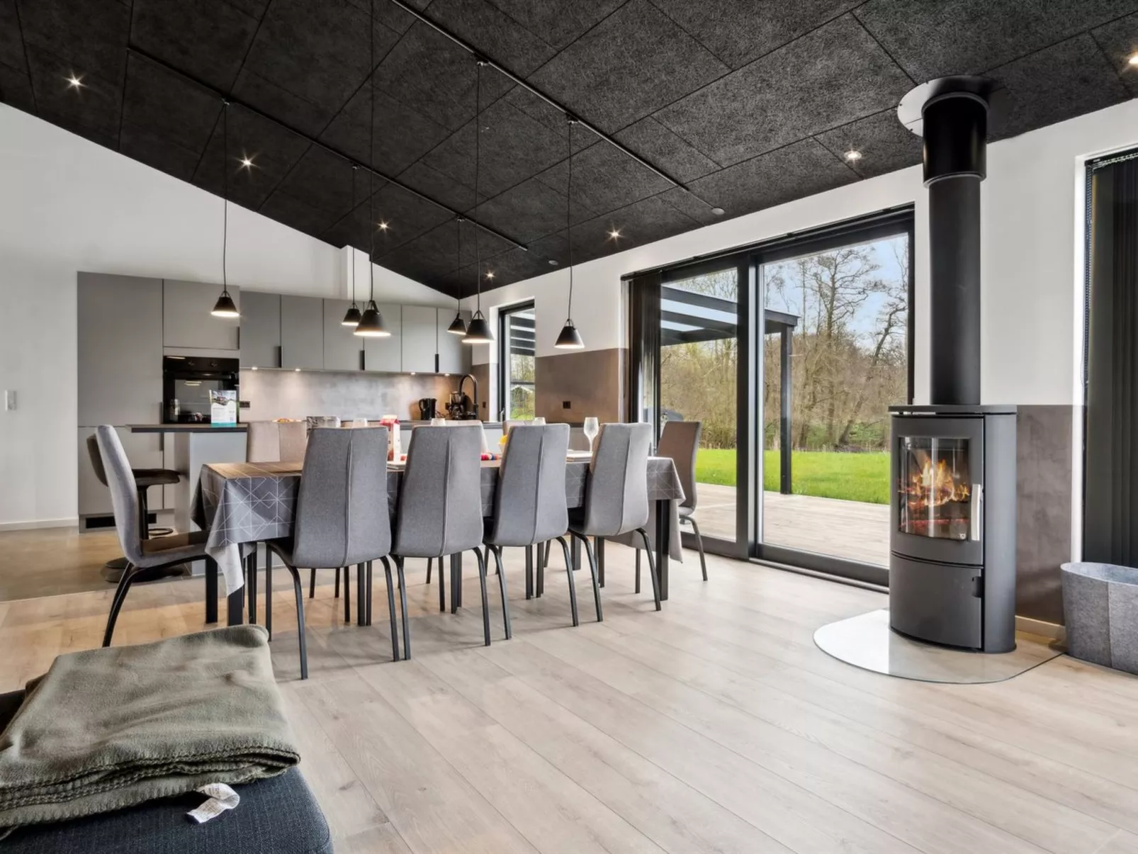 "Jul" - 300m from the sea-Inside