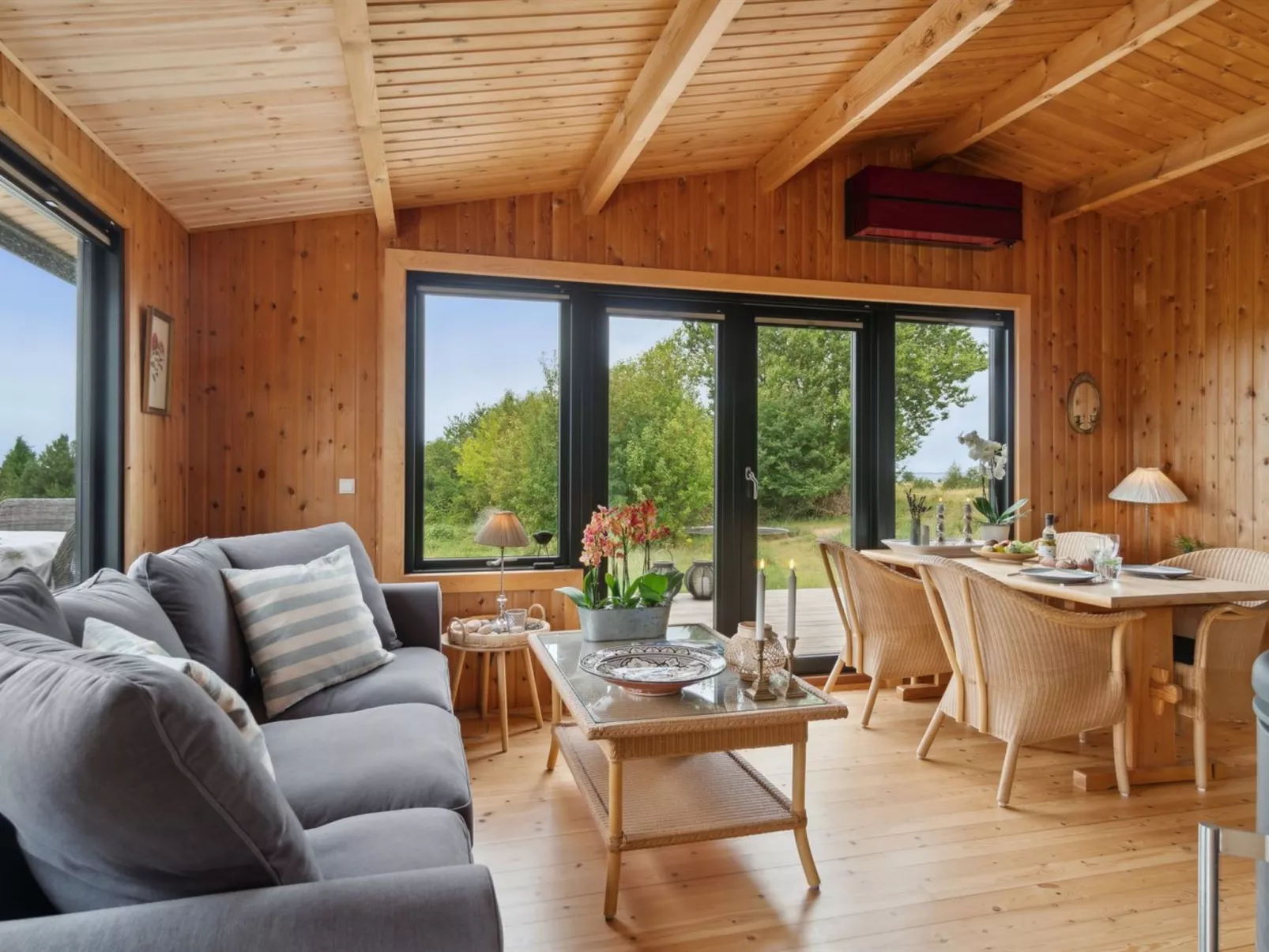 "Aurore" - 1.3km from the sea-Inside