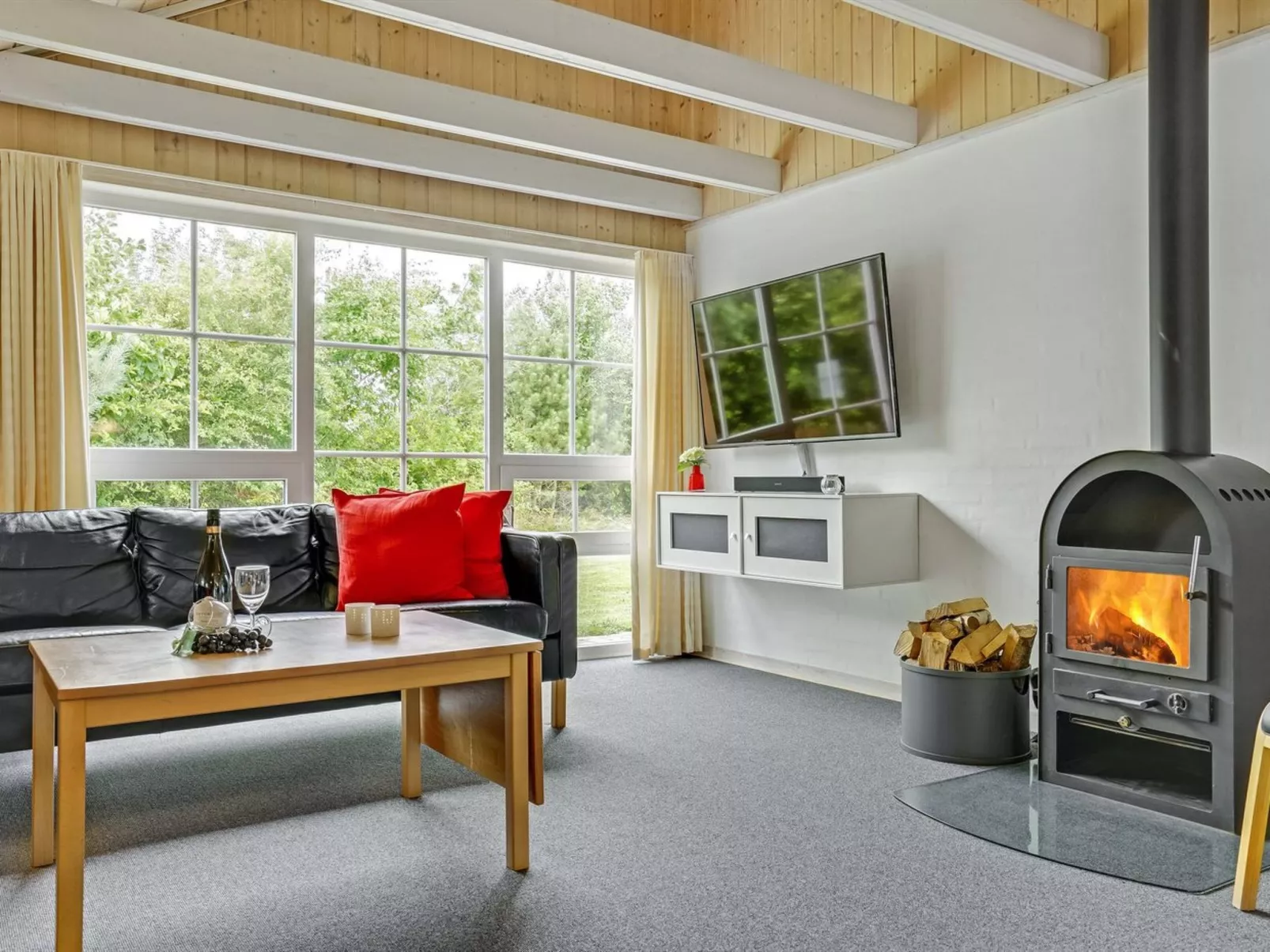 "Munder" - 1.2km to the fjord-Dedans