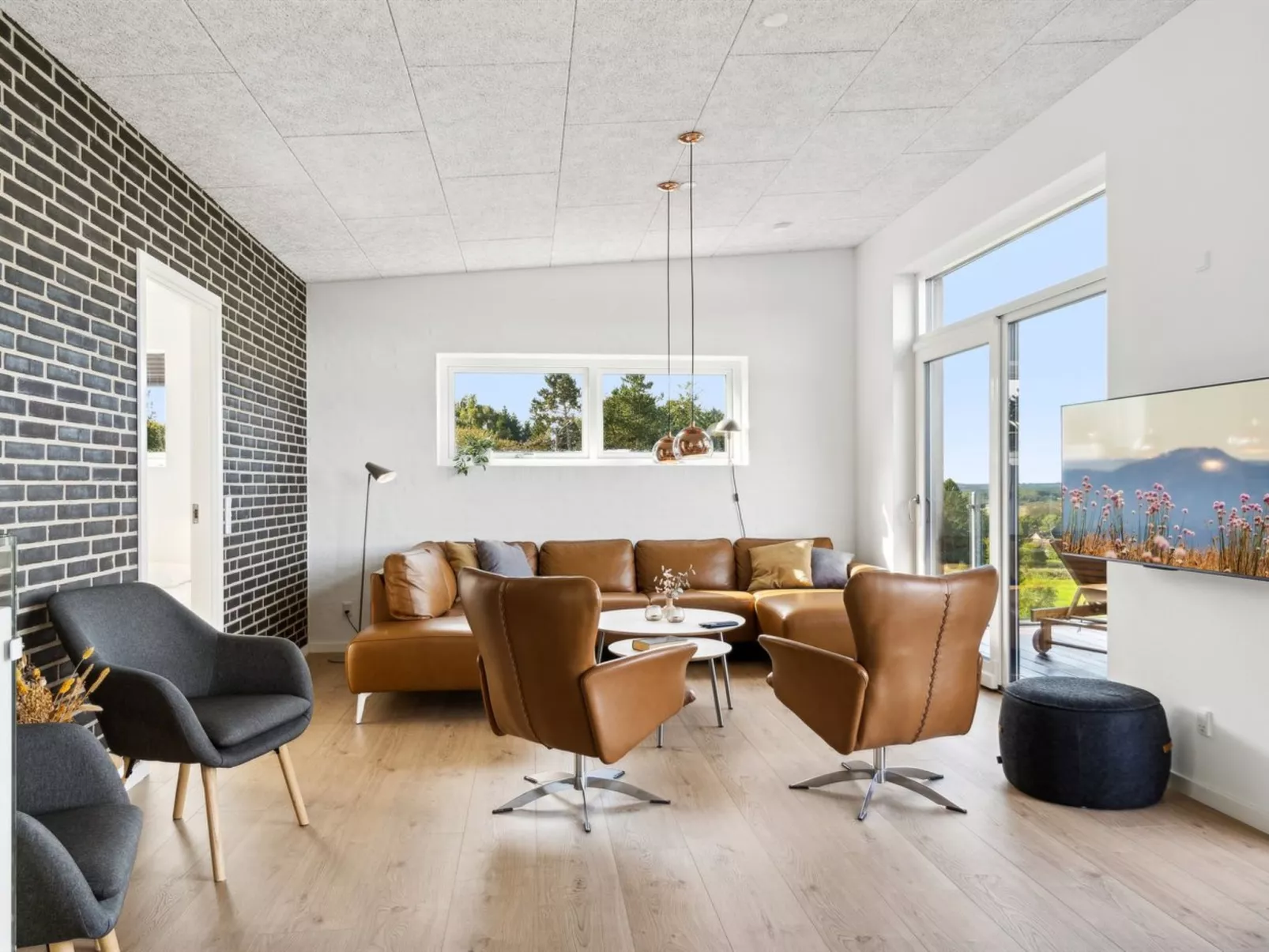 "Ann" - 1.3km from the sea-Dedans