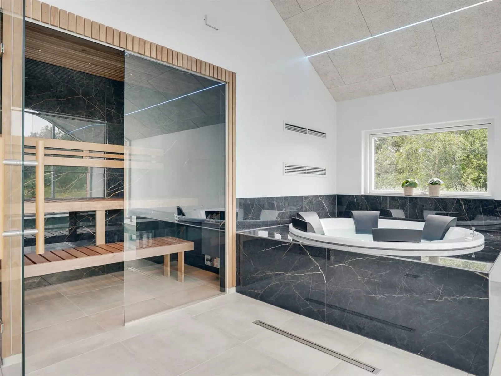 "Menja" - 1.4km from the sea-Inside